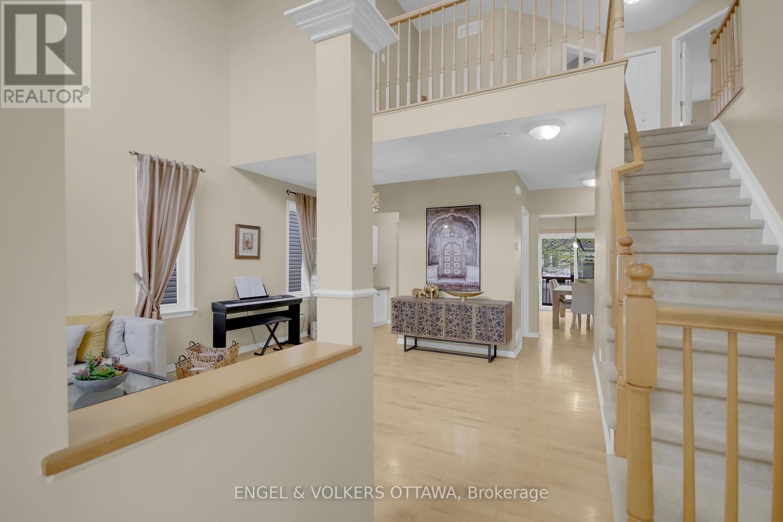 153 Arrowwood Drive, Ottawa, Ontario  K2S 2G3 - Photo 8 - X12132320