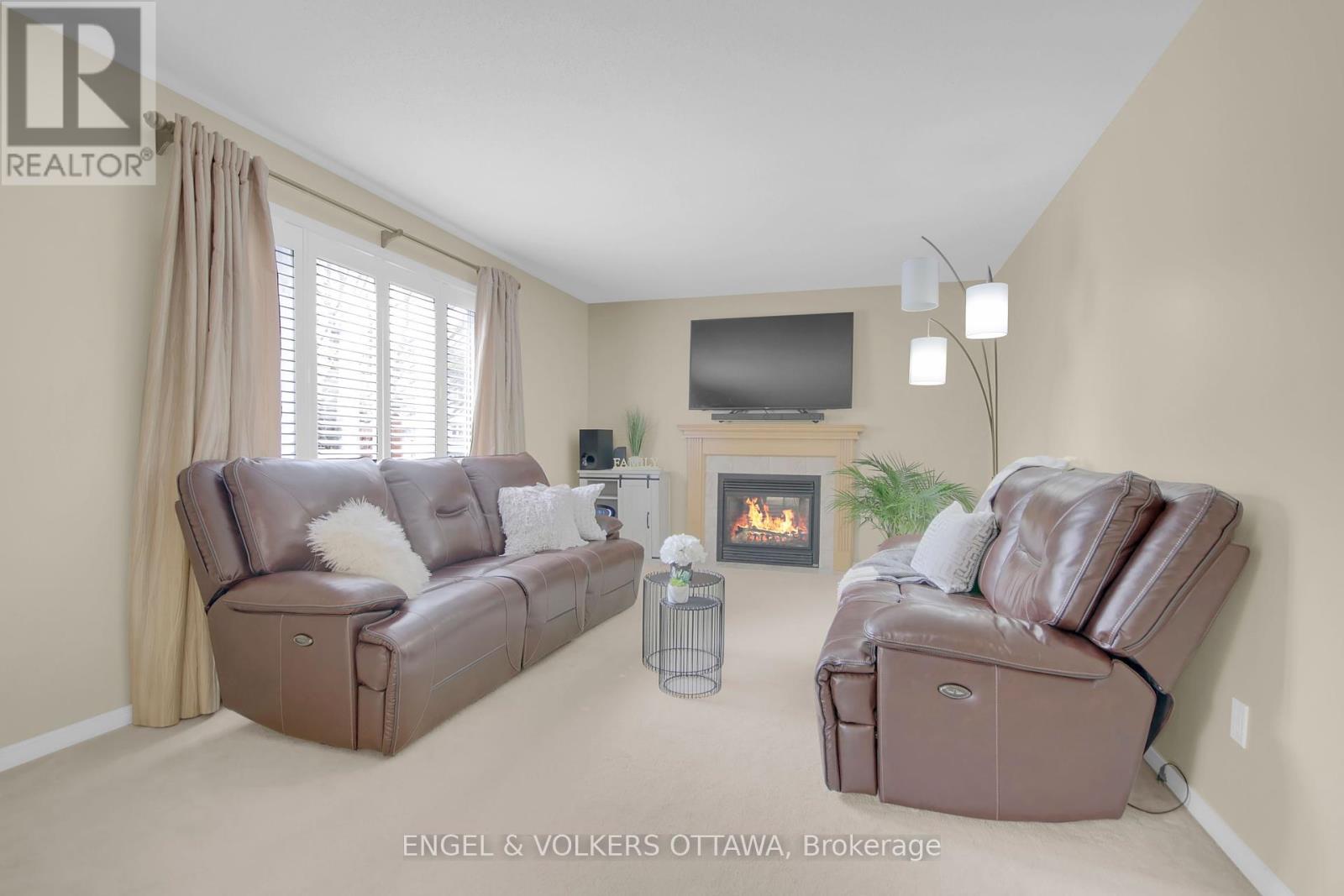 153 Arrowwood Drive, Ottawa, Ontario  K2S 2G3 - Photo 9 - X12132320