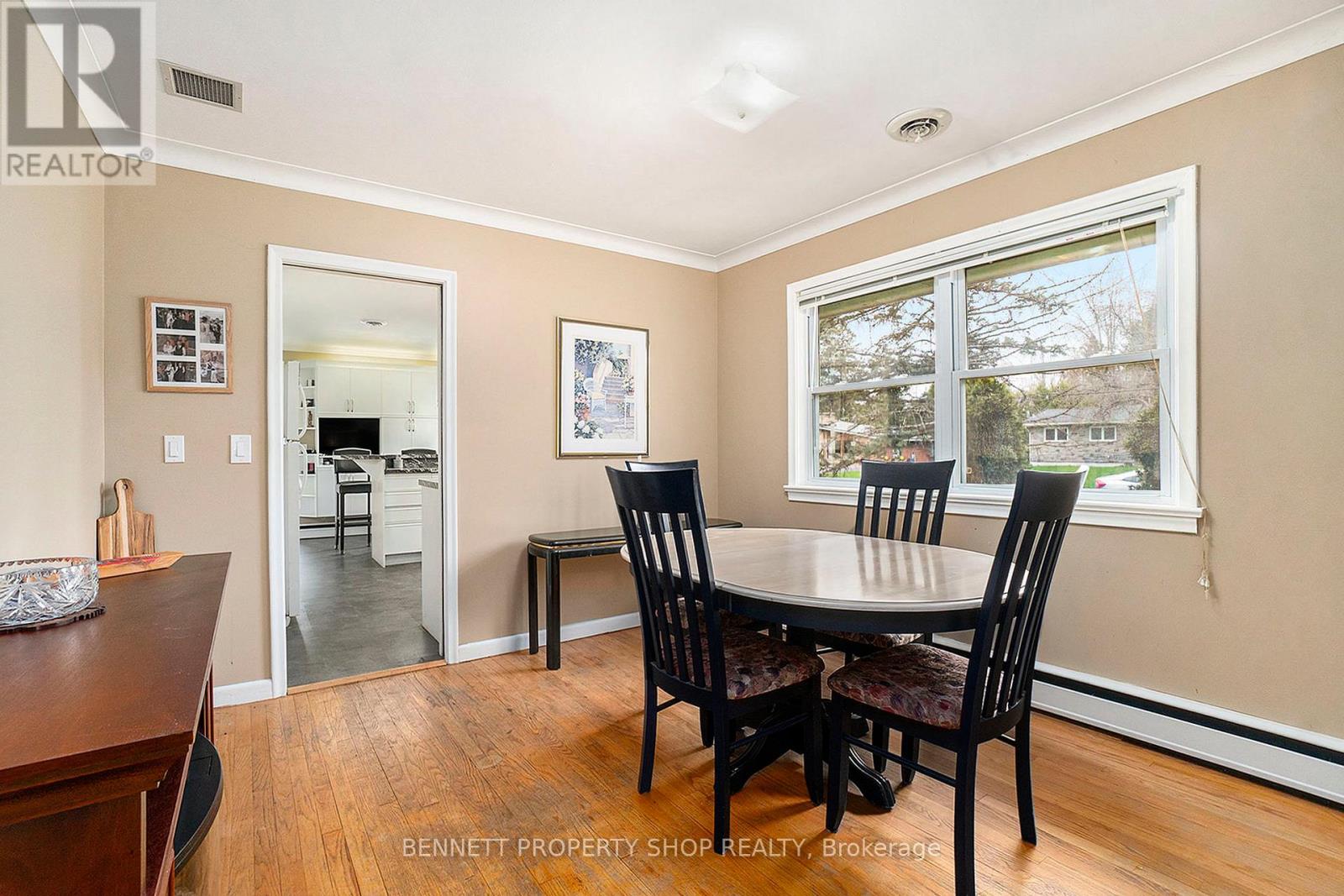 111 Arbeatha Street, Ottawa, Ontario  K2H 6J3 - Photo 8 - X12132323
