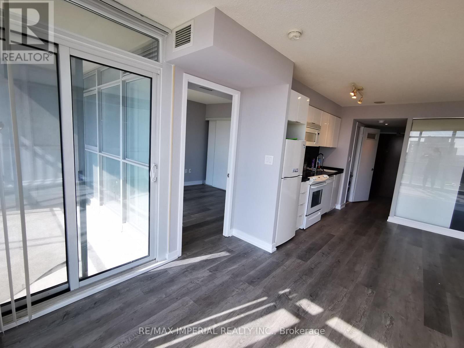 511 - 10 Capreol Court, Toronto, Ontario  M5V 4B3 - Photo 16 - C12132319