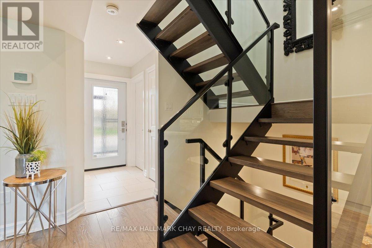 Property at 201 ALBERT STREET E image 3