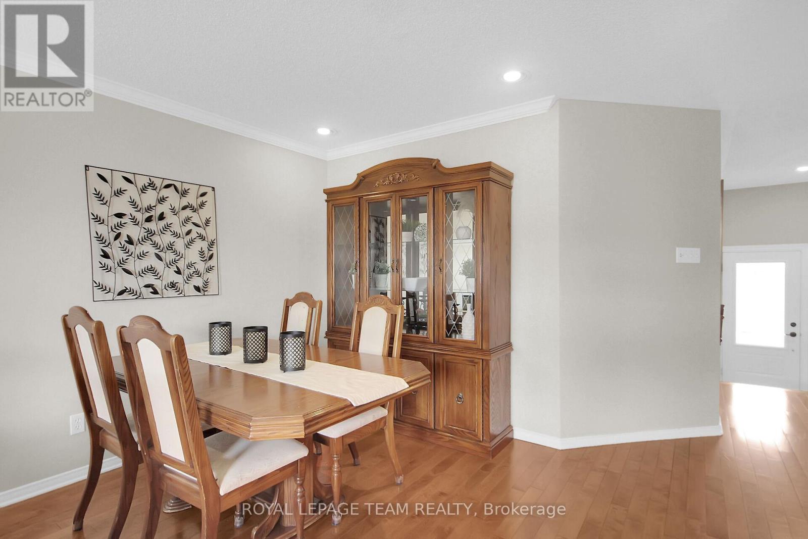 484 Meadowbreeze Drive, Ottawa, Ontario  K2M 2T6 - Photo 8 - X12132157