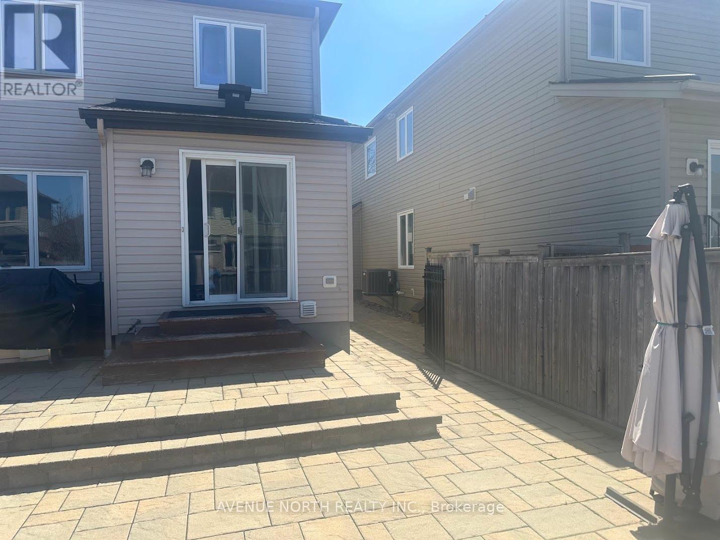 238 Tewsley Drive, Ottawa, Ontario  K1V 0Y6 - Photo 4 - X12132366