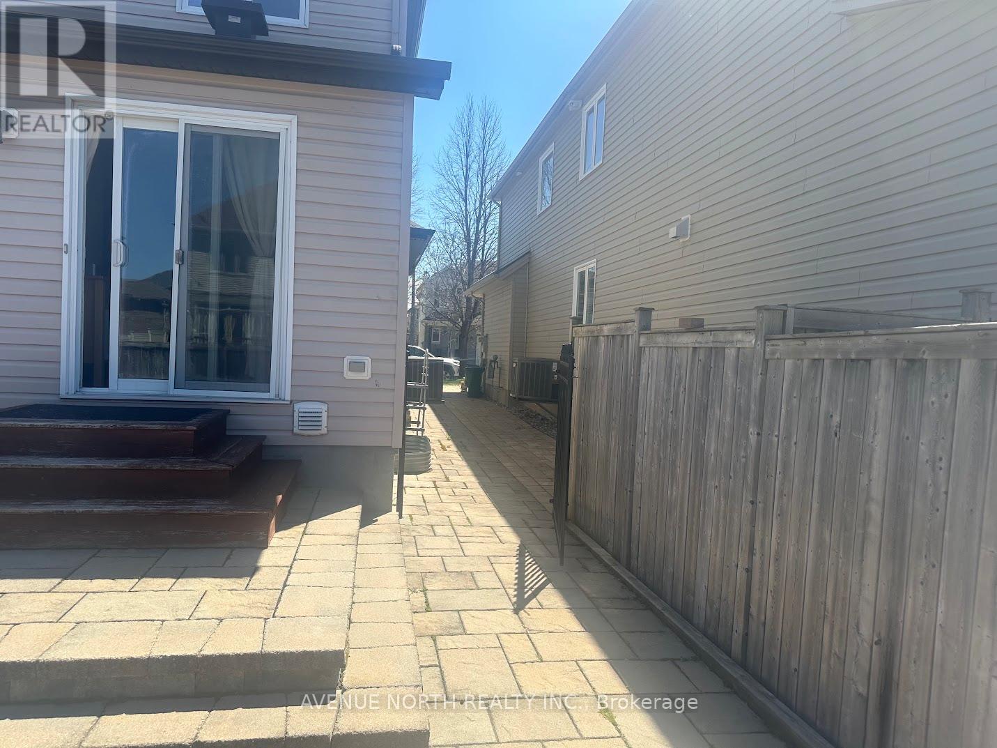 238 Tewsley Drive, Ottawa, Ontario  K1V 0Y6 - Photo 5 - X12132366
