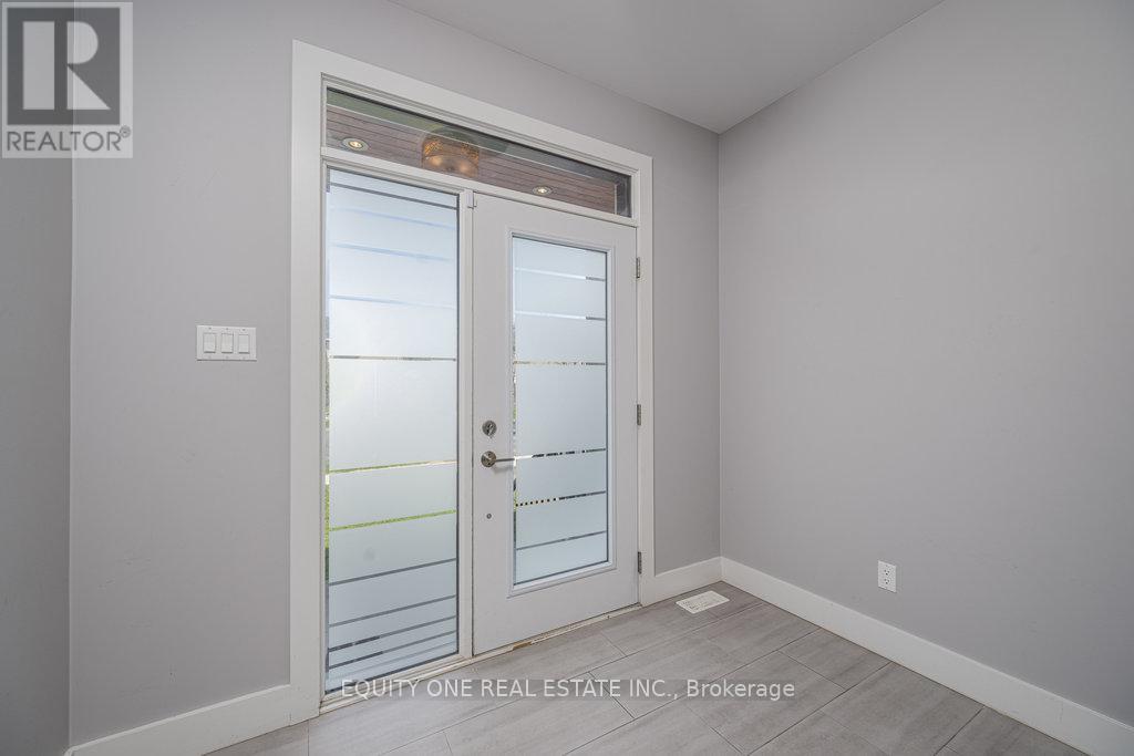 888 Woodroffe Avenue, Ottawa, Ontario  K2A 3G3 - Photo 2 - X12132378