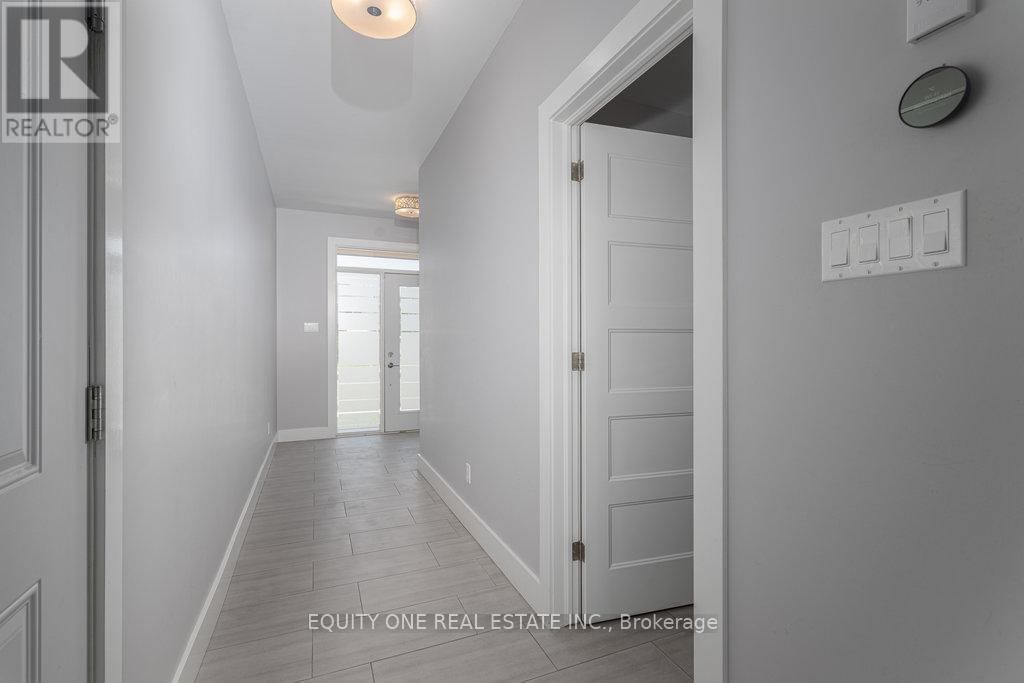 Property at 888 WOODROFFE AVENUE image 3