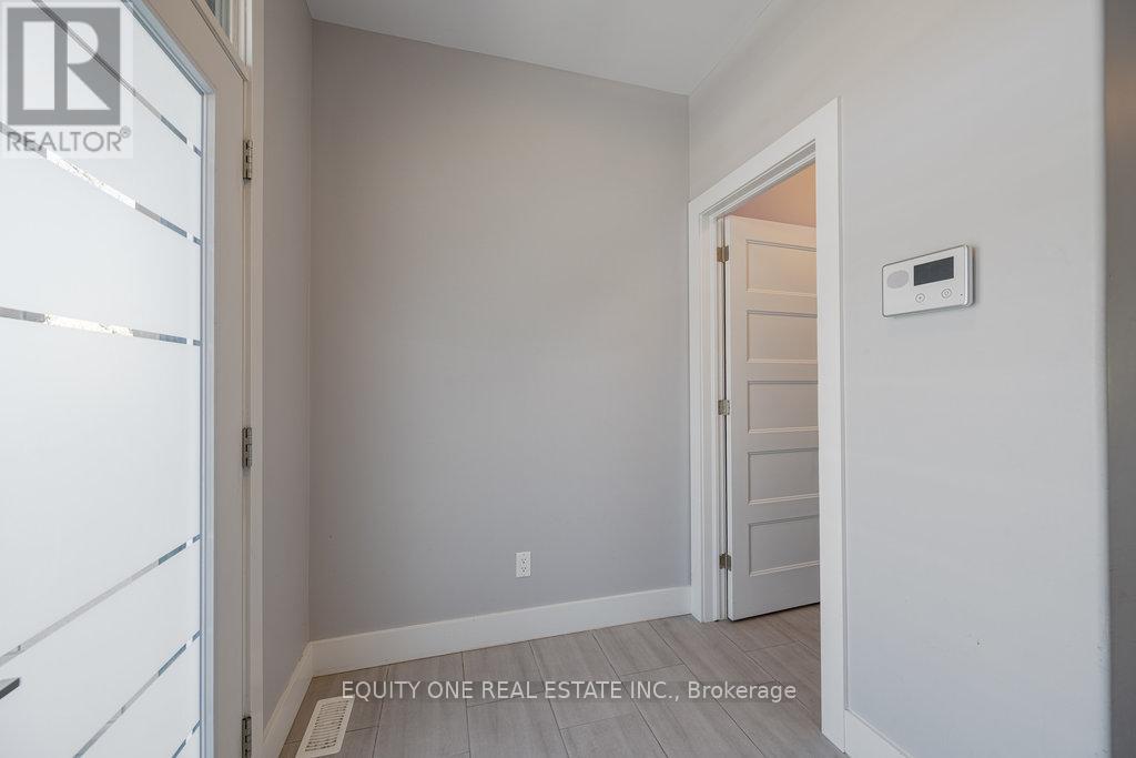Property at 888 WOODROFFE AVENUE image 4