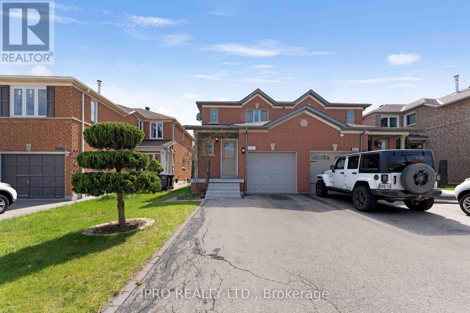 5607 Palmerston Crescent, Mississauga, Ontario  L5M 5Y6 - Photo 1 - W12132352