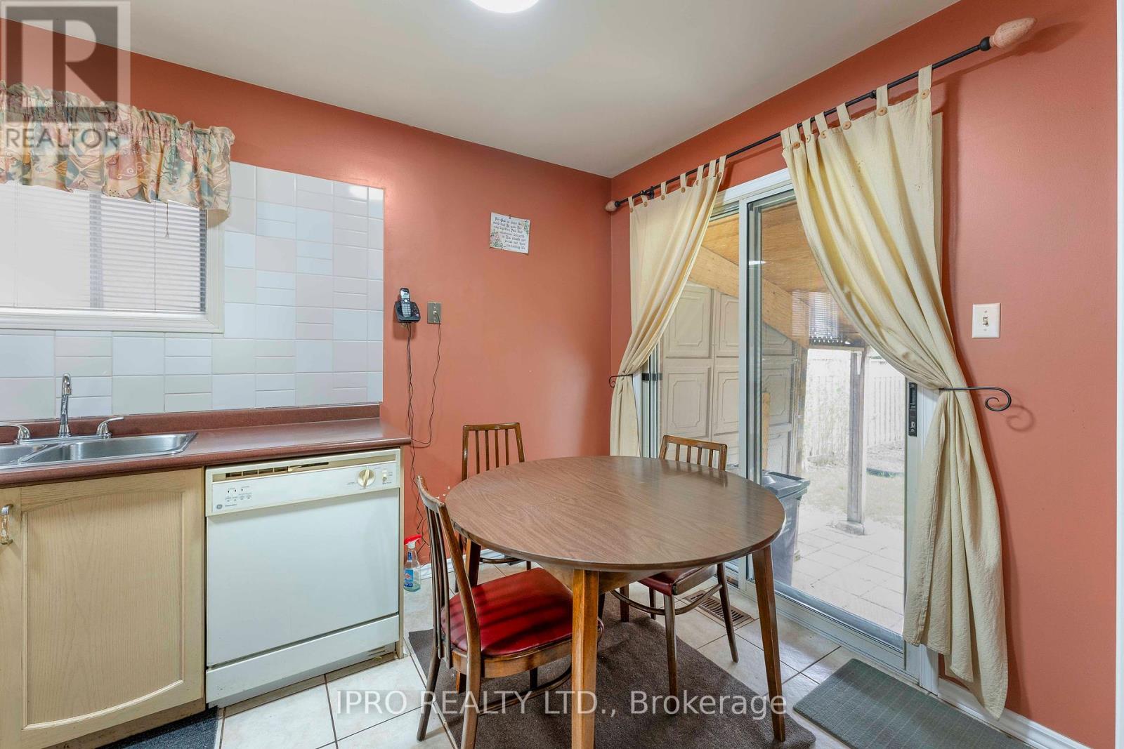 5607 Palmerston Crescent, Mississauga, Ontario  L5M 5Y6 - Photo 11 - W12132352