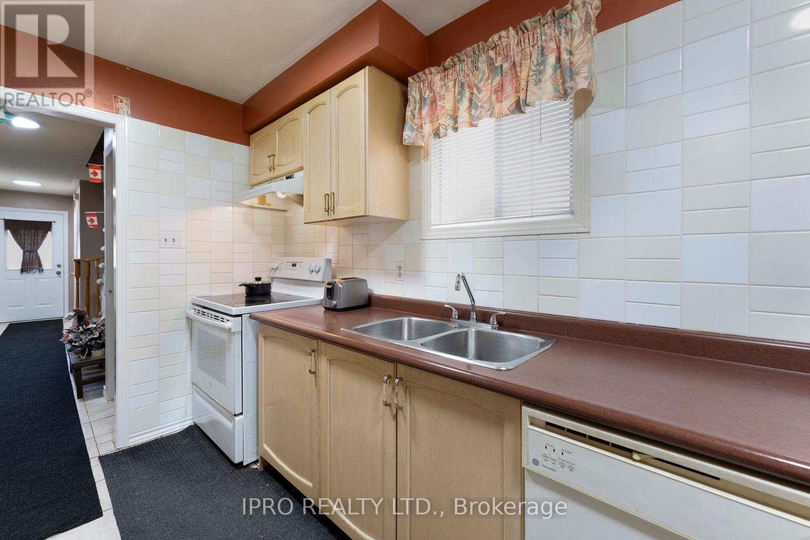 5607 Palmerston Crescent, Mississauga, Ontario  L5M 5Y6 - Photo 13 - W12132352