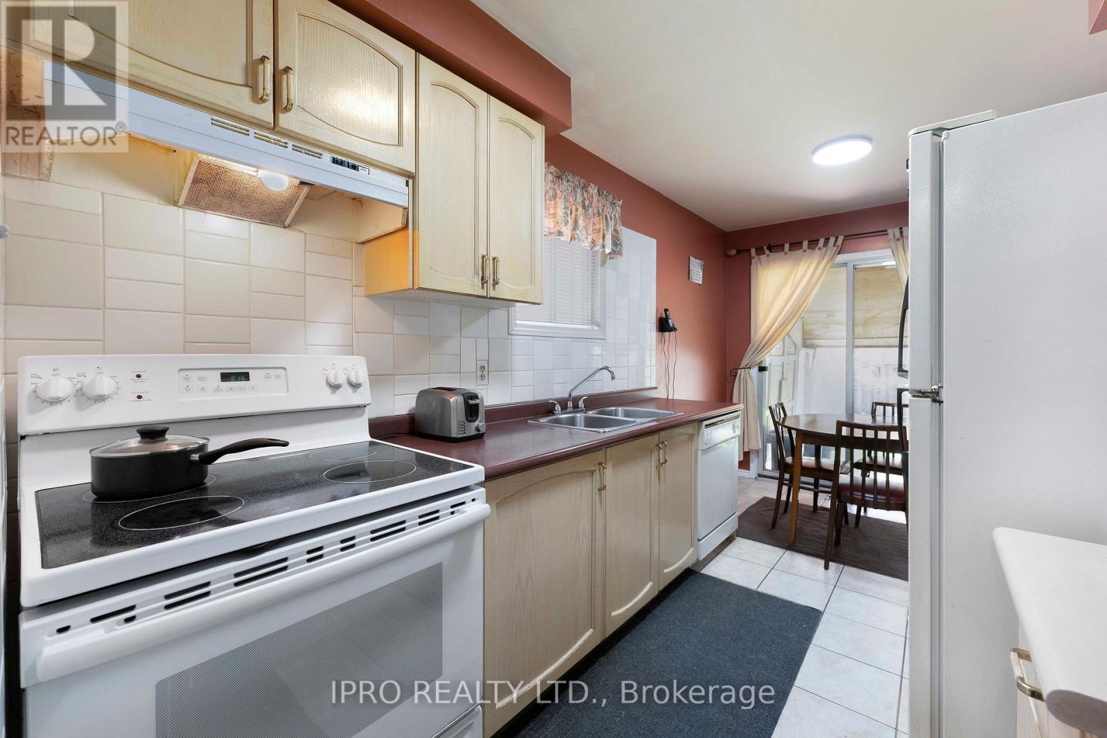5607 Palmerston Crescent, Mississauga, Ontario  L5M 5Y6 - Photo 15 - W12132352