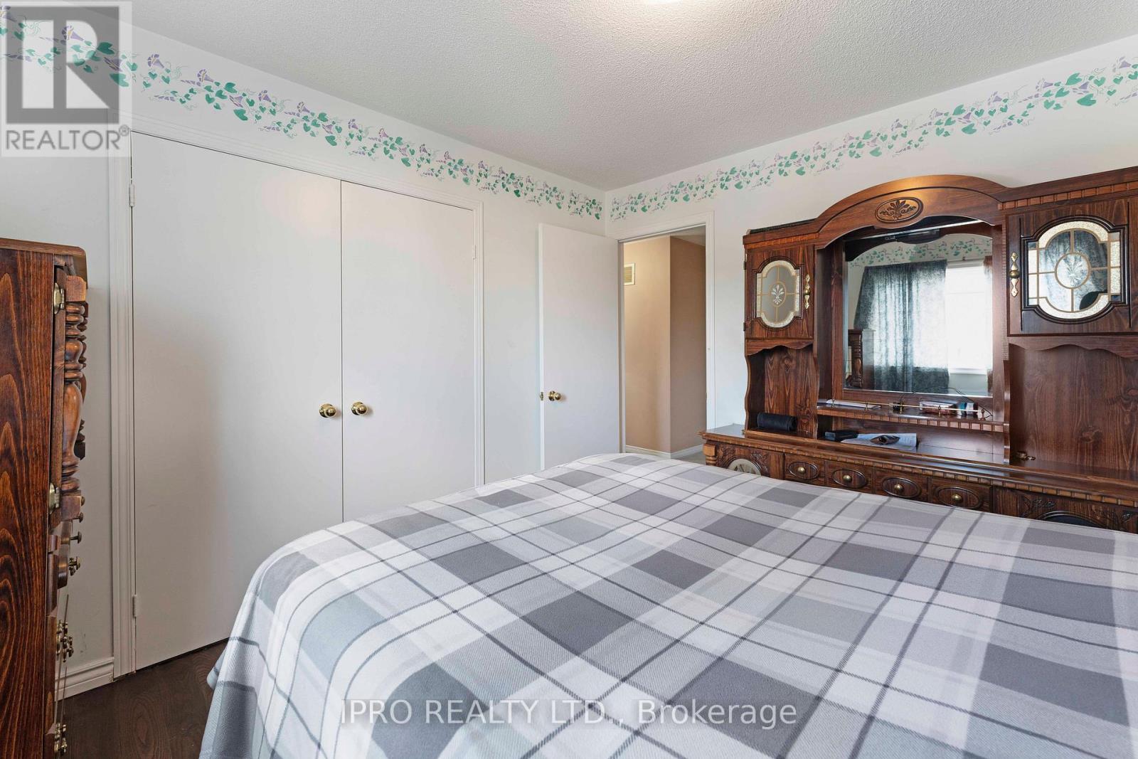 5607 Palmerston Crescent, Mississauga, Ontario  L5M 5Y6 - Photo 19 - W12132352
