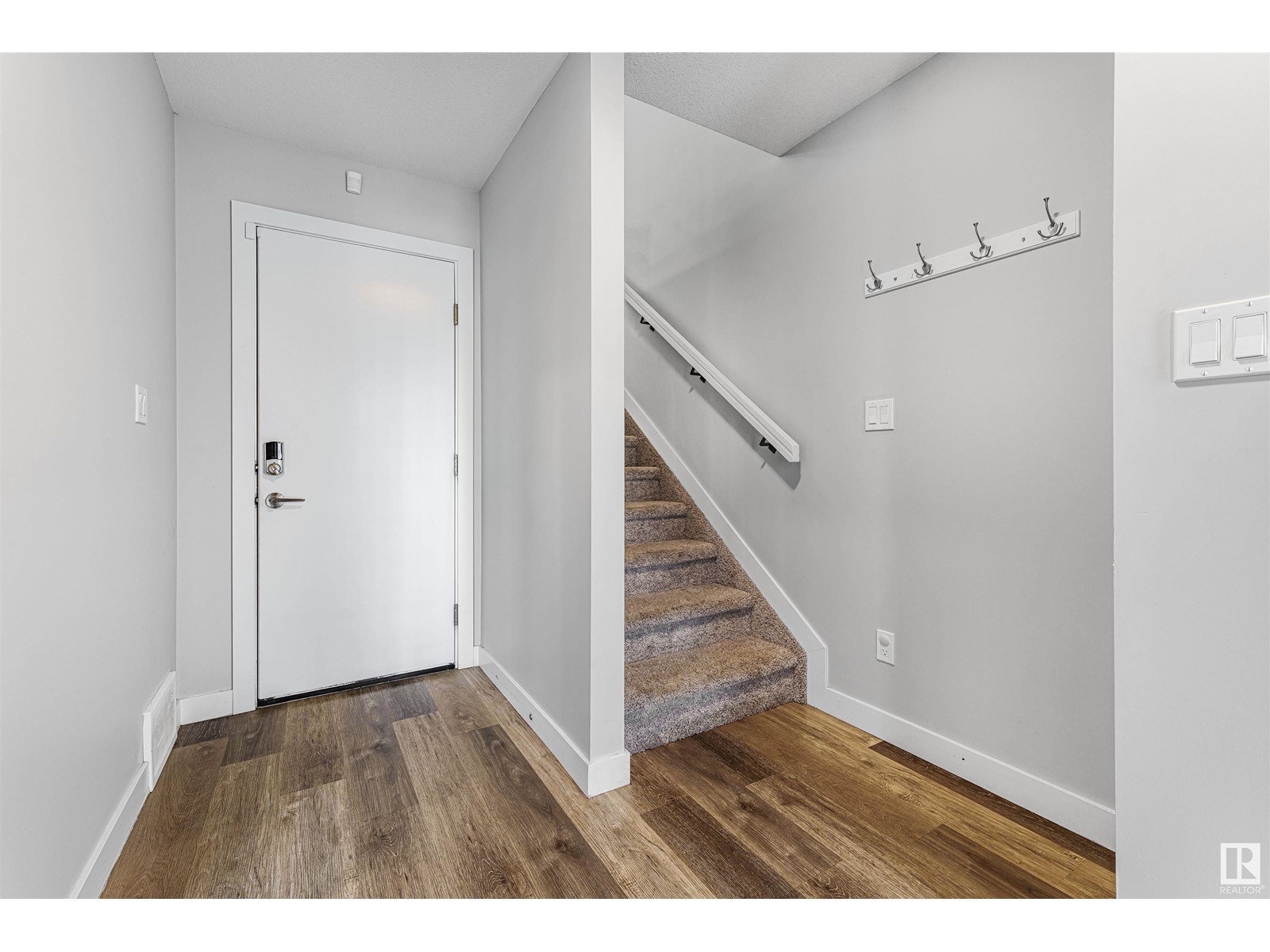 Property at 1715 KEENE CR SW image 4