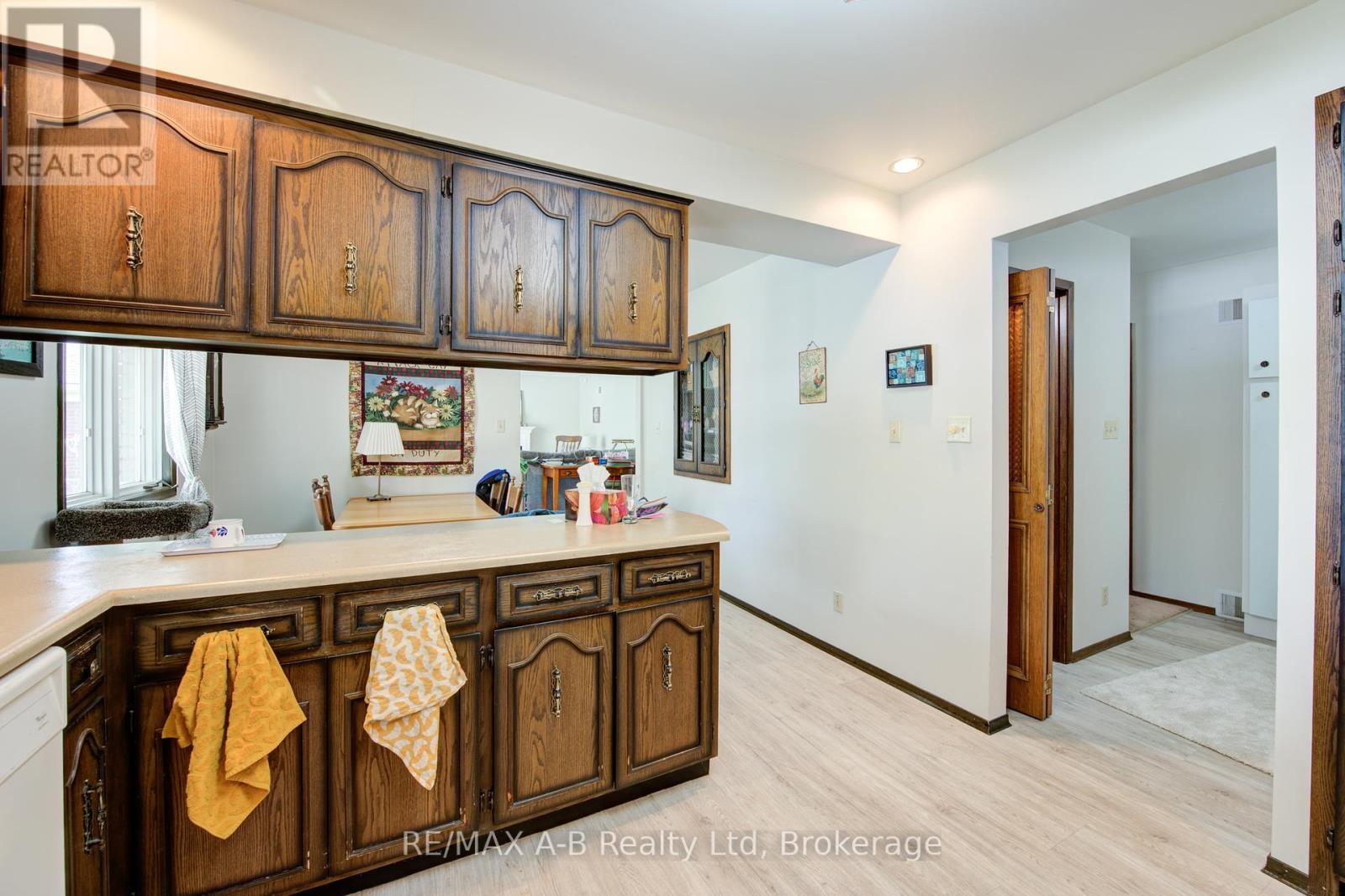 99 Woodstock Street N, East Zorra-Tavistock, Ontario N0B 2R0 - Photo 20 - X12130918