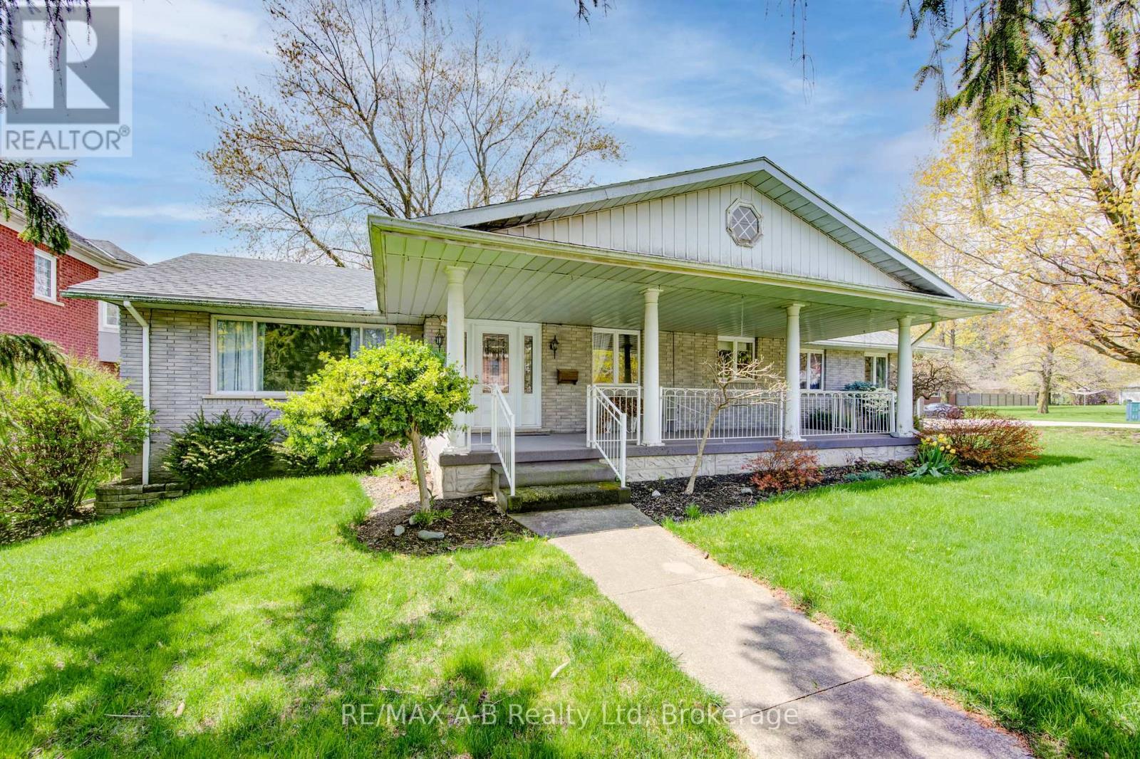Property at 99 WOODSTOCK STREET N image 2