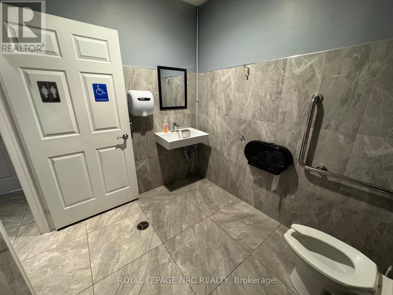 2 - 224 Glenridge Avenue, St. Catharines, Ontario  L2T 3J9 - Photo 14 - X12132401