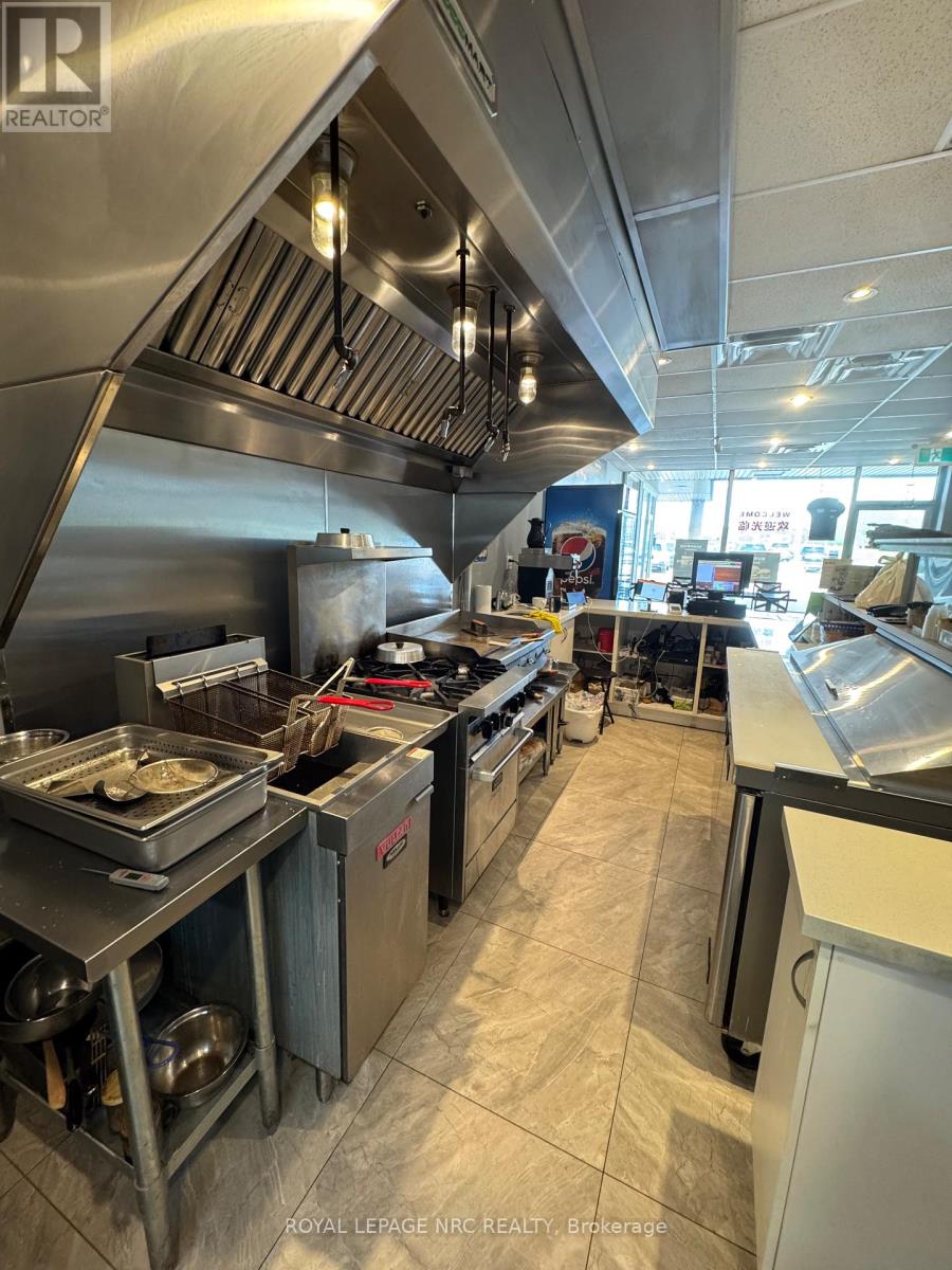 2 - 224 Glenridge Avenue, St. Catharines, Ontario  L2T 3J9 - Photo 5 - X12132401