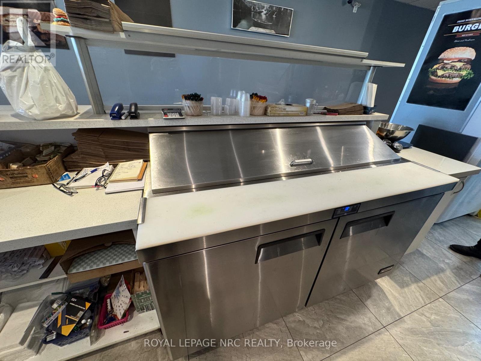 2 - 224 Glenridge Avenue, St. Catharines, Ontario  L2T 3J9 - Photo 6 - X12132401