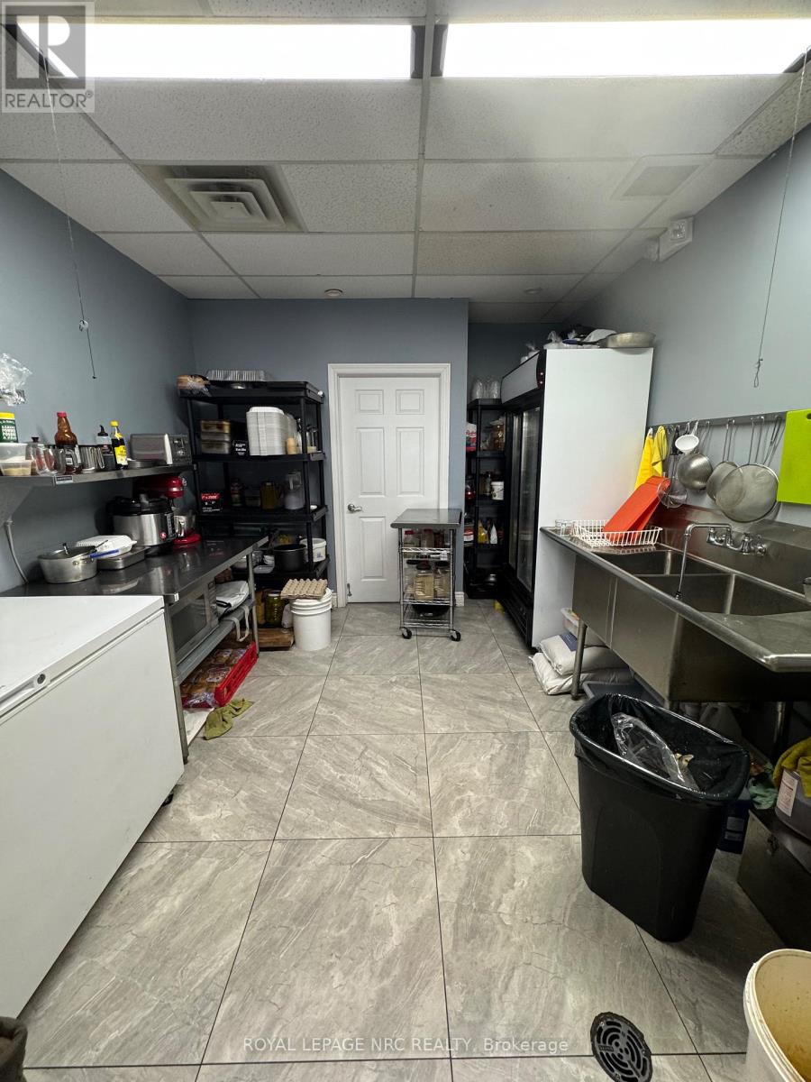 2 - 224 Glenridge Avenue, St. Catharines, Ontario  L2T 3J9 - Photo 8 - X12132401