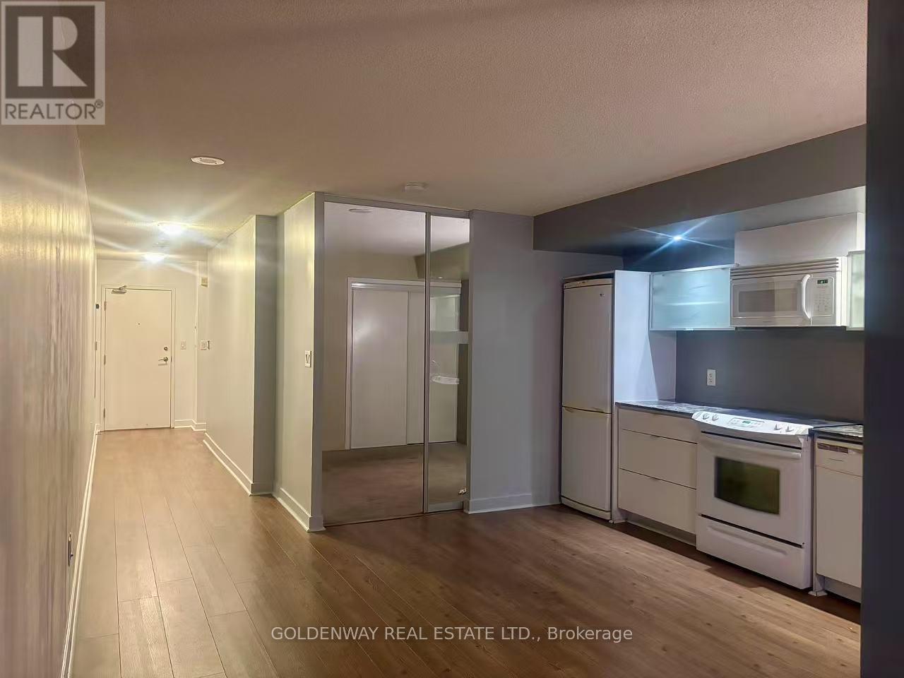 717 - 4k Spadina Avenue, Toronto, Ontario  M5V 3Z9 - Photo 2 - C12131510