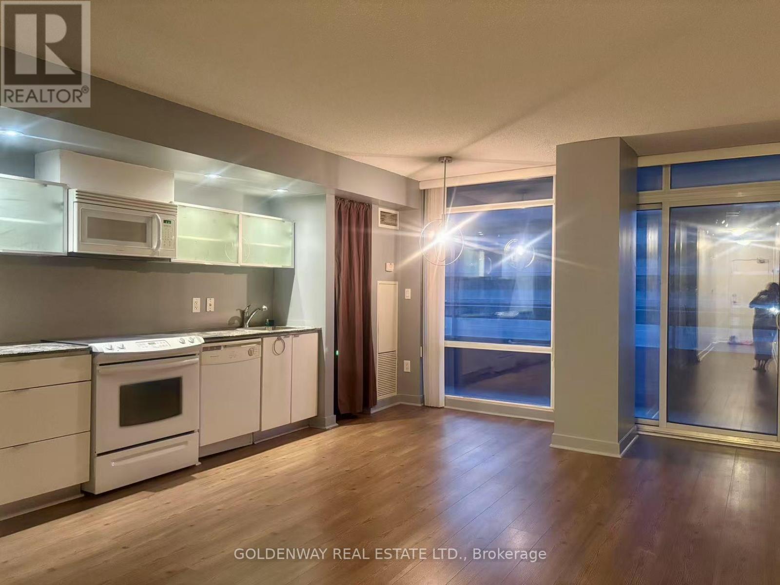 717 - 4k Spadina Avenue, Toronto, Ontario  M5V 3Z9 - Photo 3 - C12131510