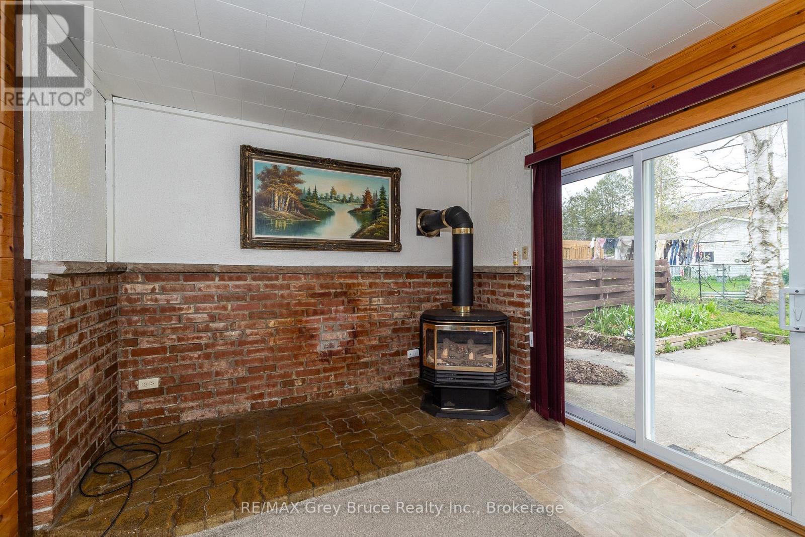 1881 6th Avenue E, Owen Sound, Ontario N4K 2W1 - Photo 14 - X12132396