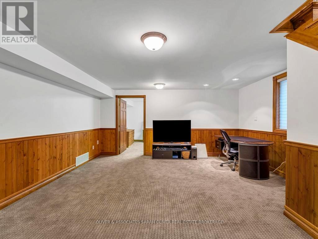 10242 Shoreline Drive, Lambton Shores, Ontario  N0M 1T0 - Photo 33 - X12131761