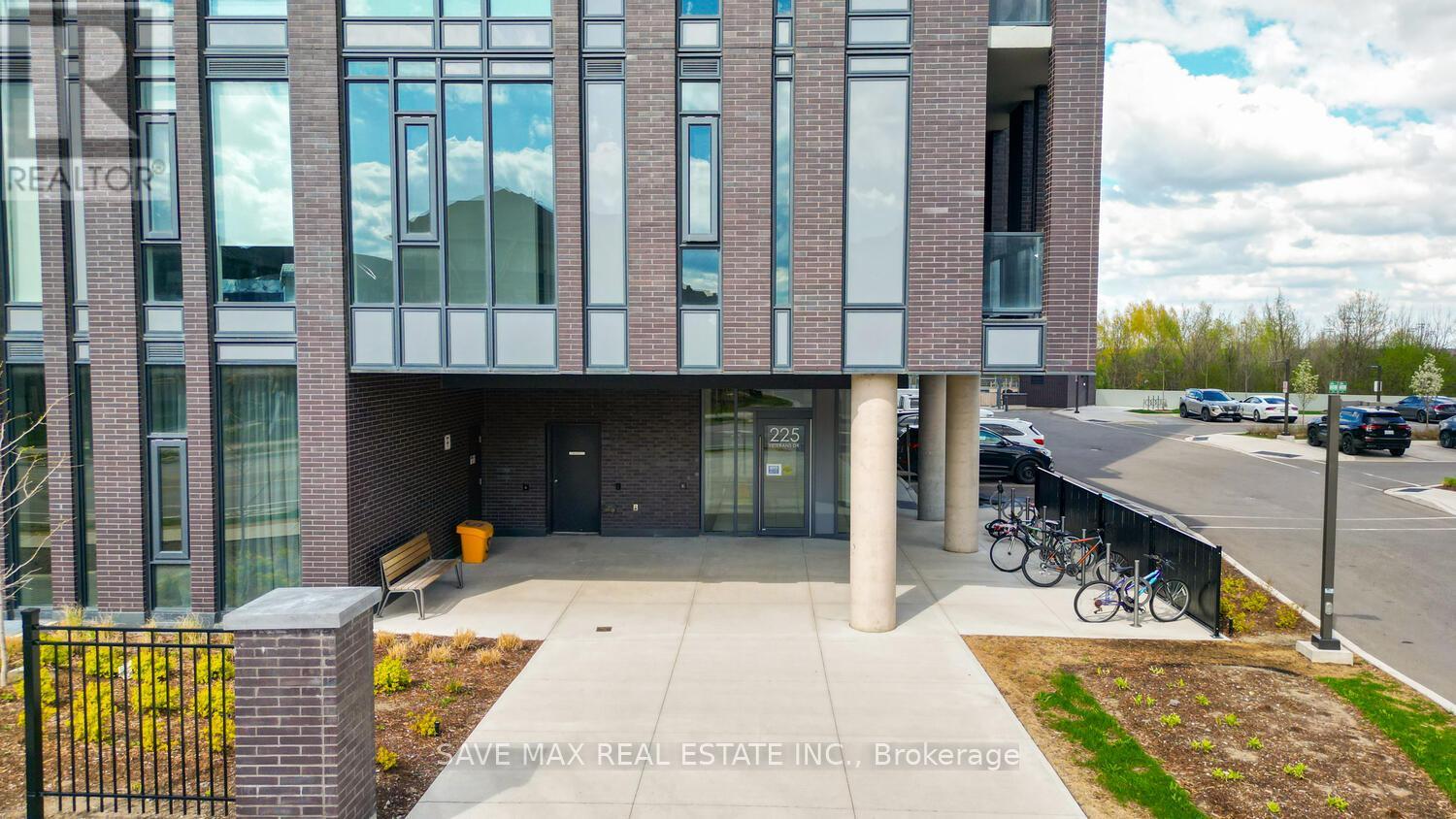 1105 - 225 Veterans Drive N, Brampton, Ontario  L7A 5L7 - Photo 4 - W12132261