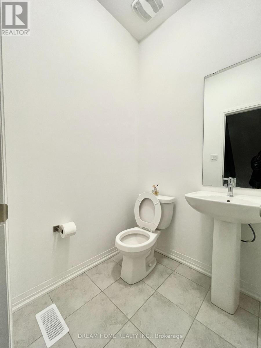9 Albert Firman Lane, Markham, Ontario  L6C 2V6 - Photo 13 - N12132387