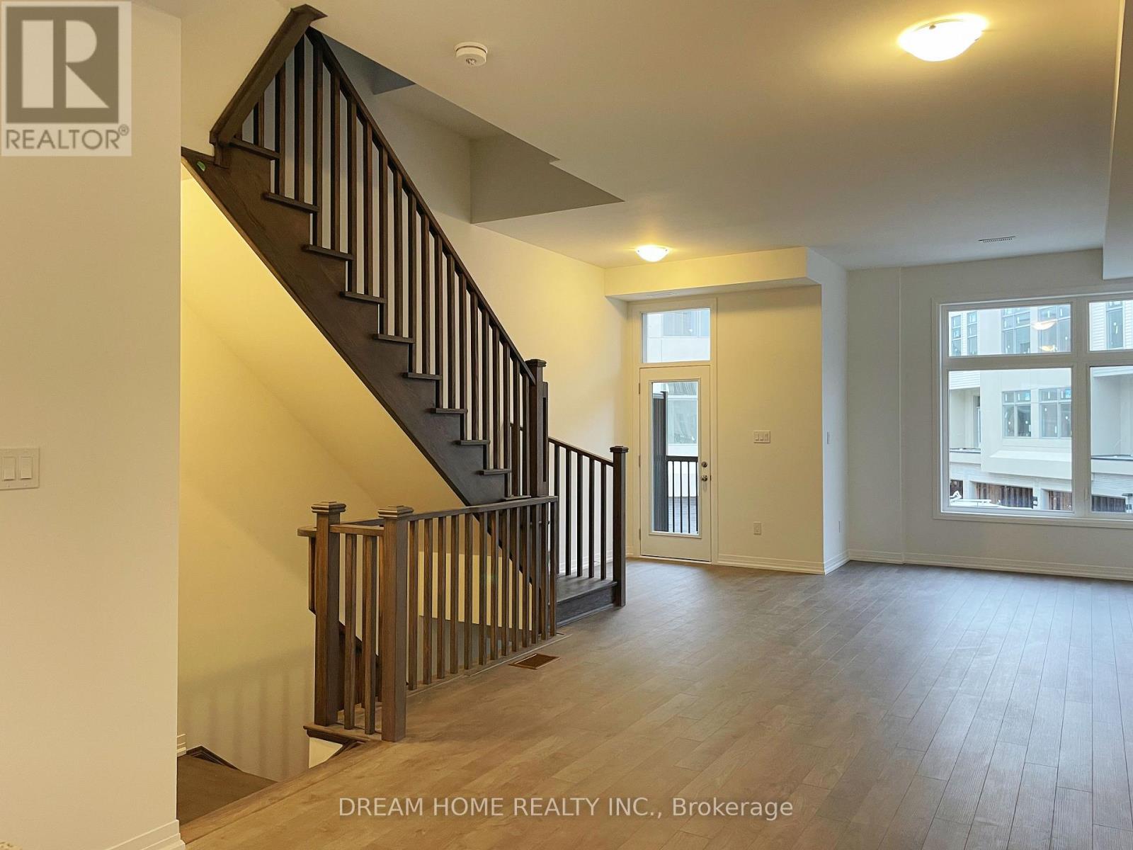 9 Albert Firman Lane, Markham, Ontario  L6C 2V6 - Photo 4 - N12132387