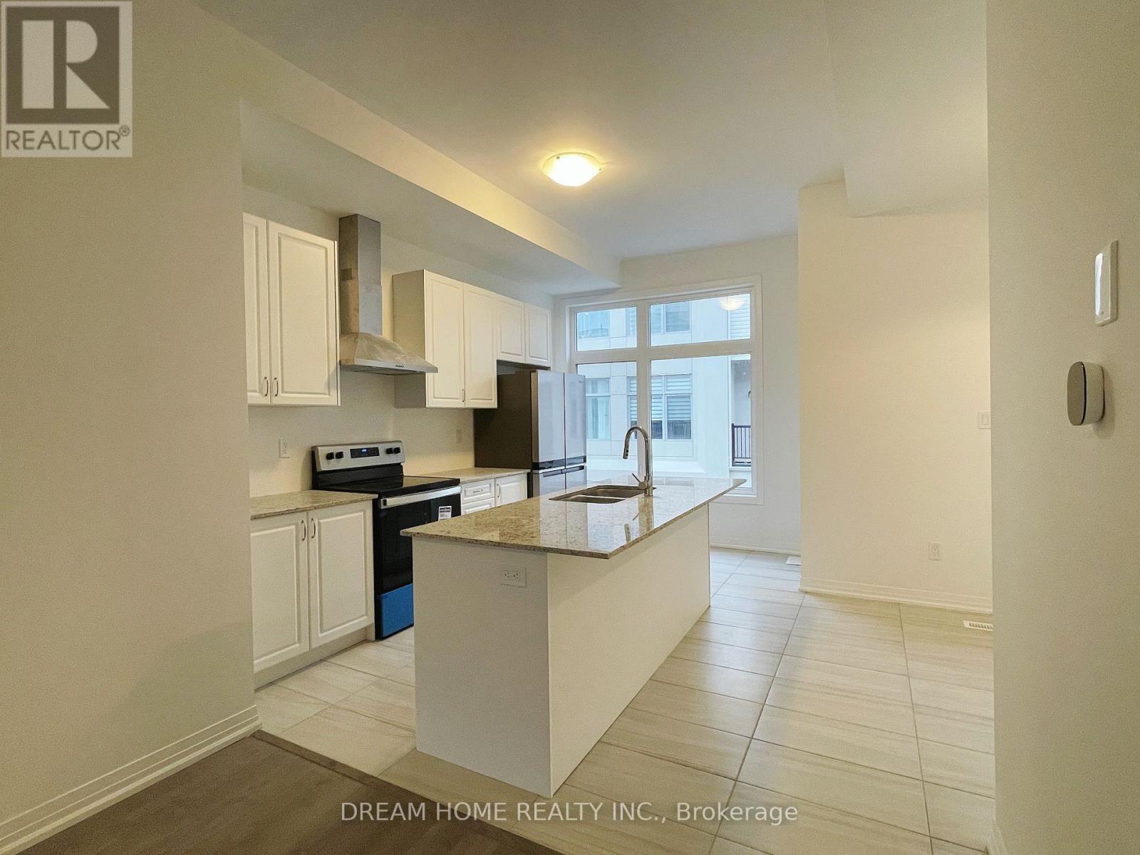 9 Albert Firman Lane, Markham, Ontario  L6C 2V6 - Photo 5 - N12132387