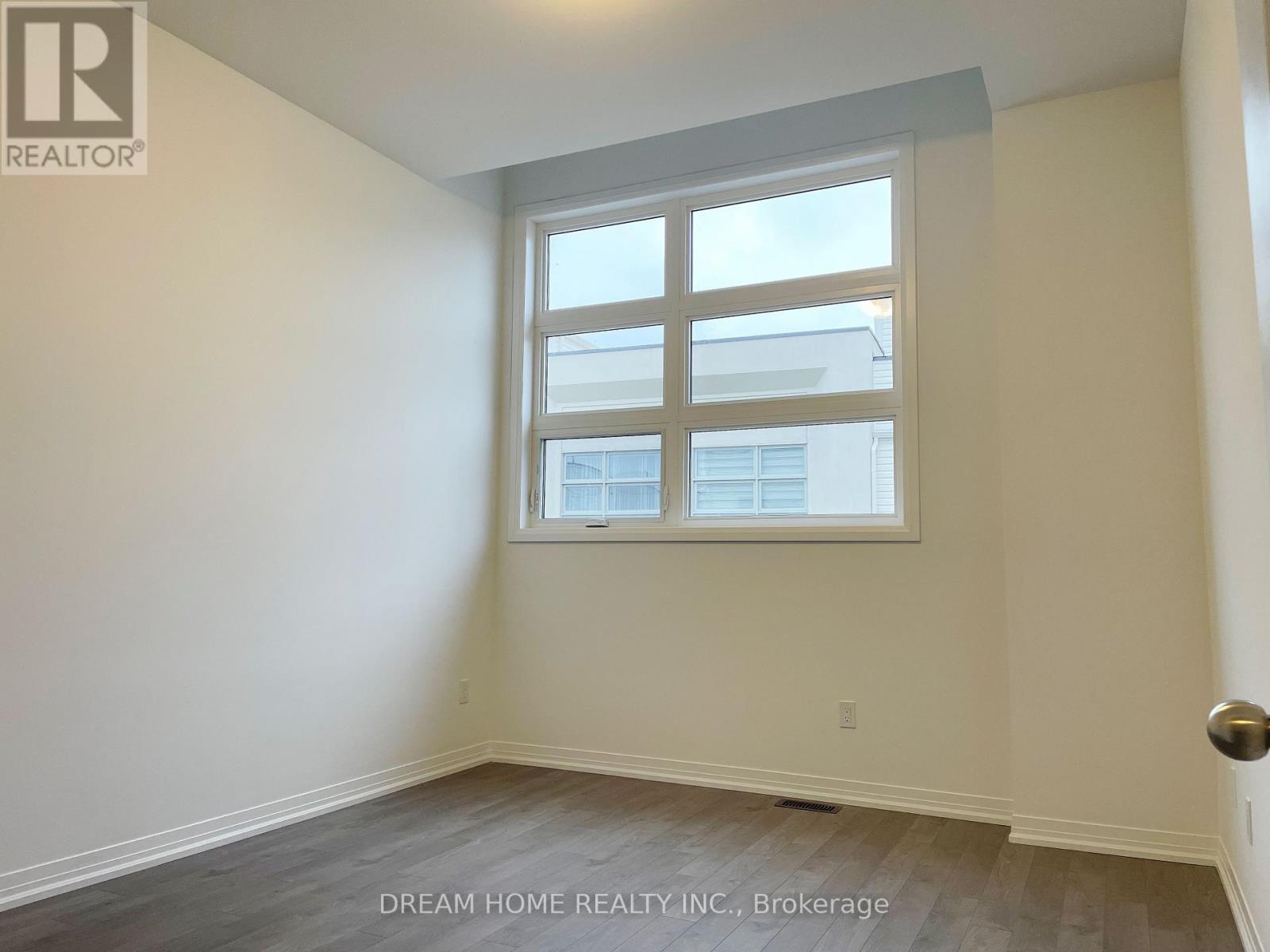 9 Albert Firman Lane, Markham, Ontario  L6C 2V6 - Photo 7 - N12132387