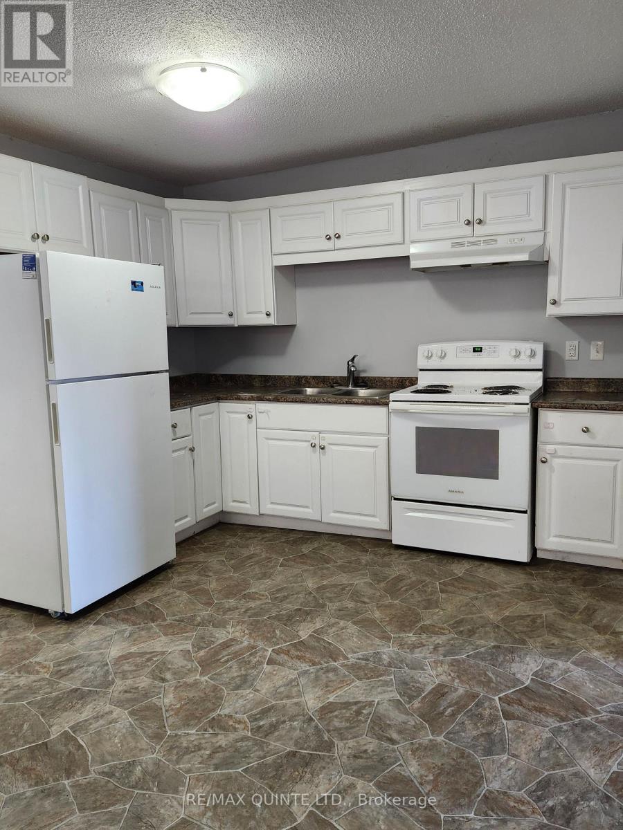 22 Mccann Street, Quinte West, Ontario  K8V 1W1 - Photo 7 - X12132413