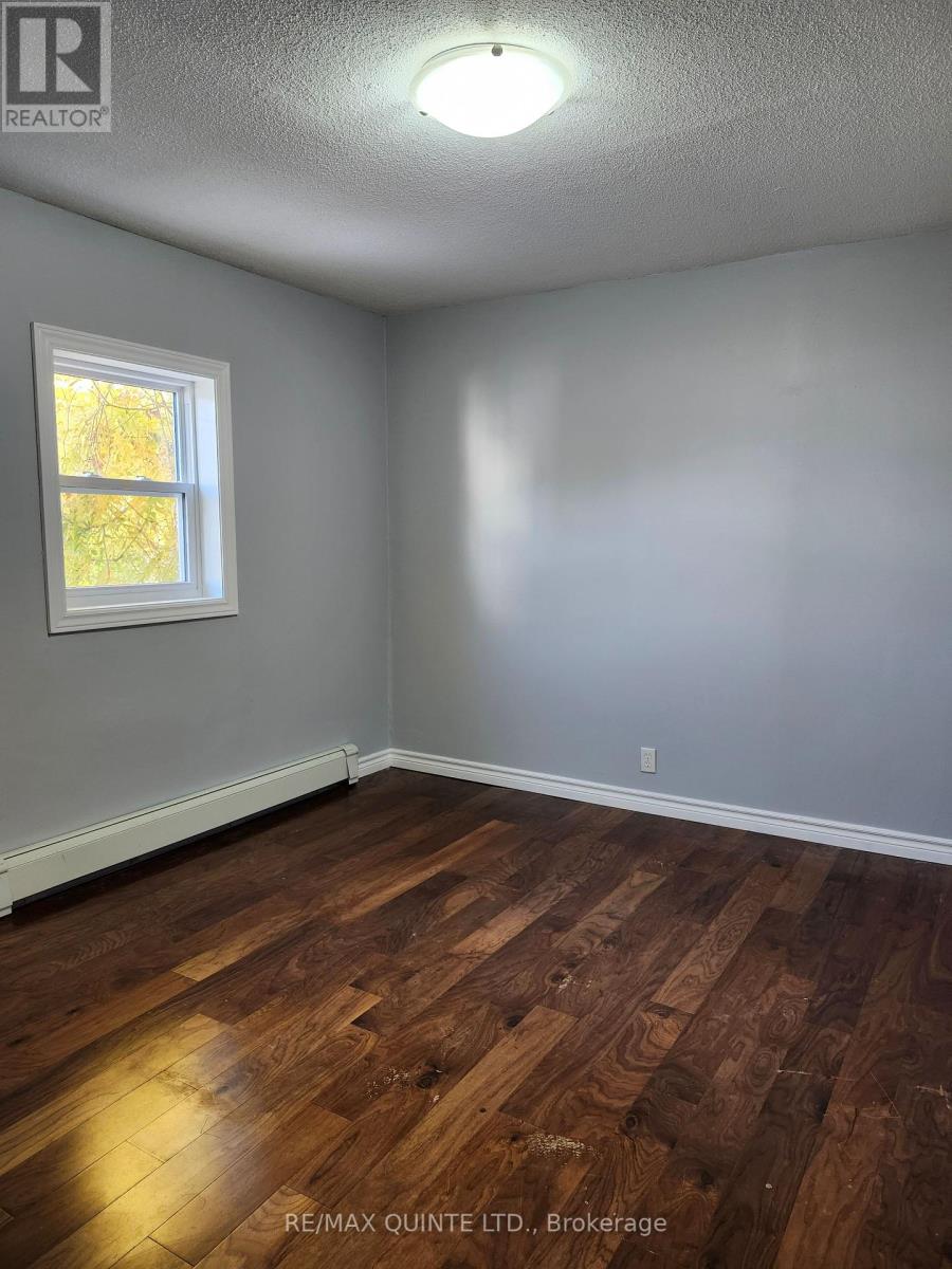 22 Mccann Street, Quinte West, Ontario  K8V 1W1 - Photo 8 - X12132413