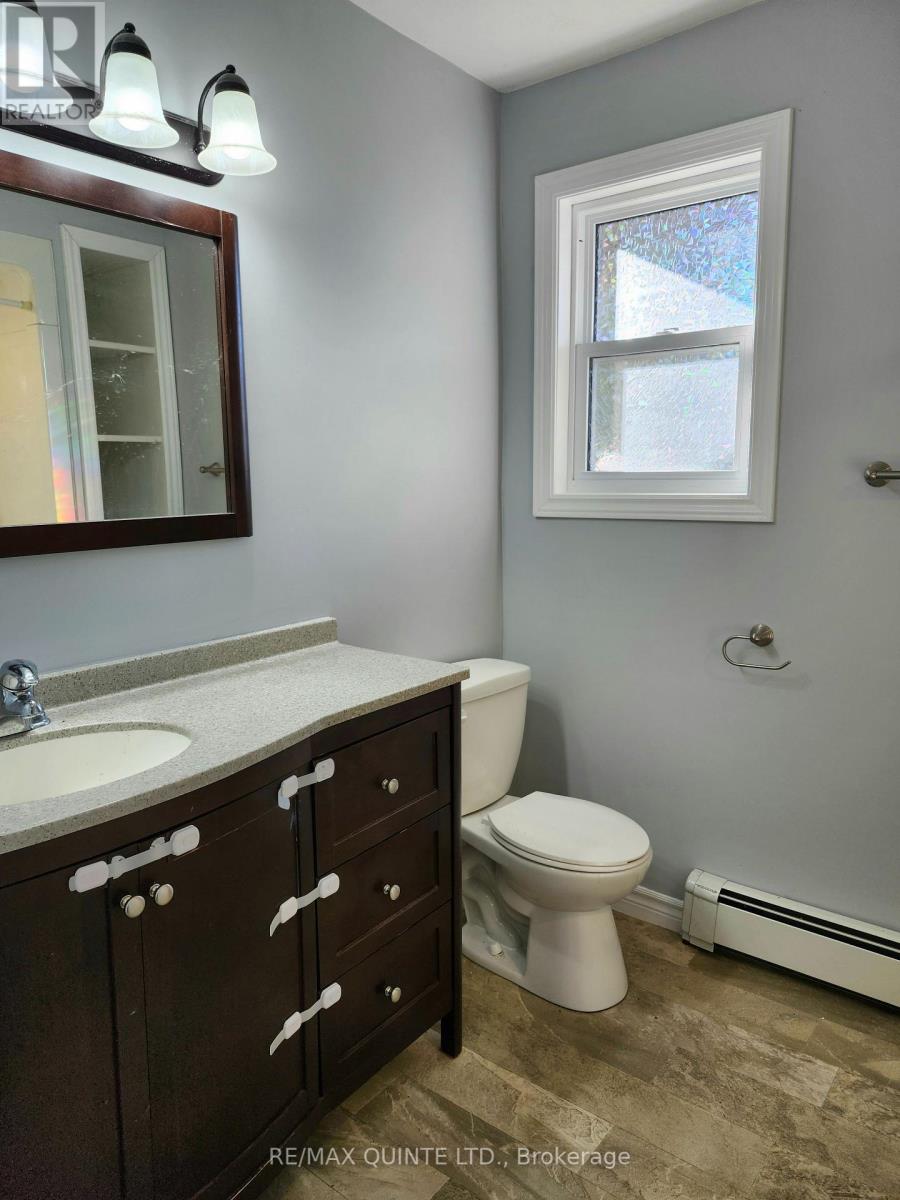 22 Mccann Street, Quinte West, Ontario  K8V 1W1 - Photo 9 - X12132413