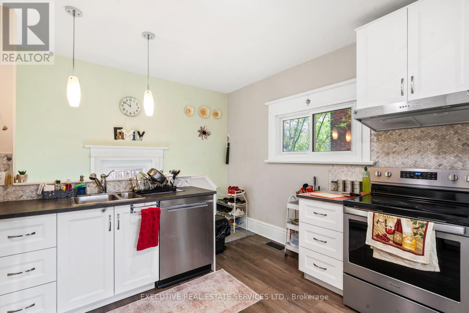 594 Highbury Avenue, London East, Ontario  N5W 4K9 - Photo 11 - X12132398