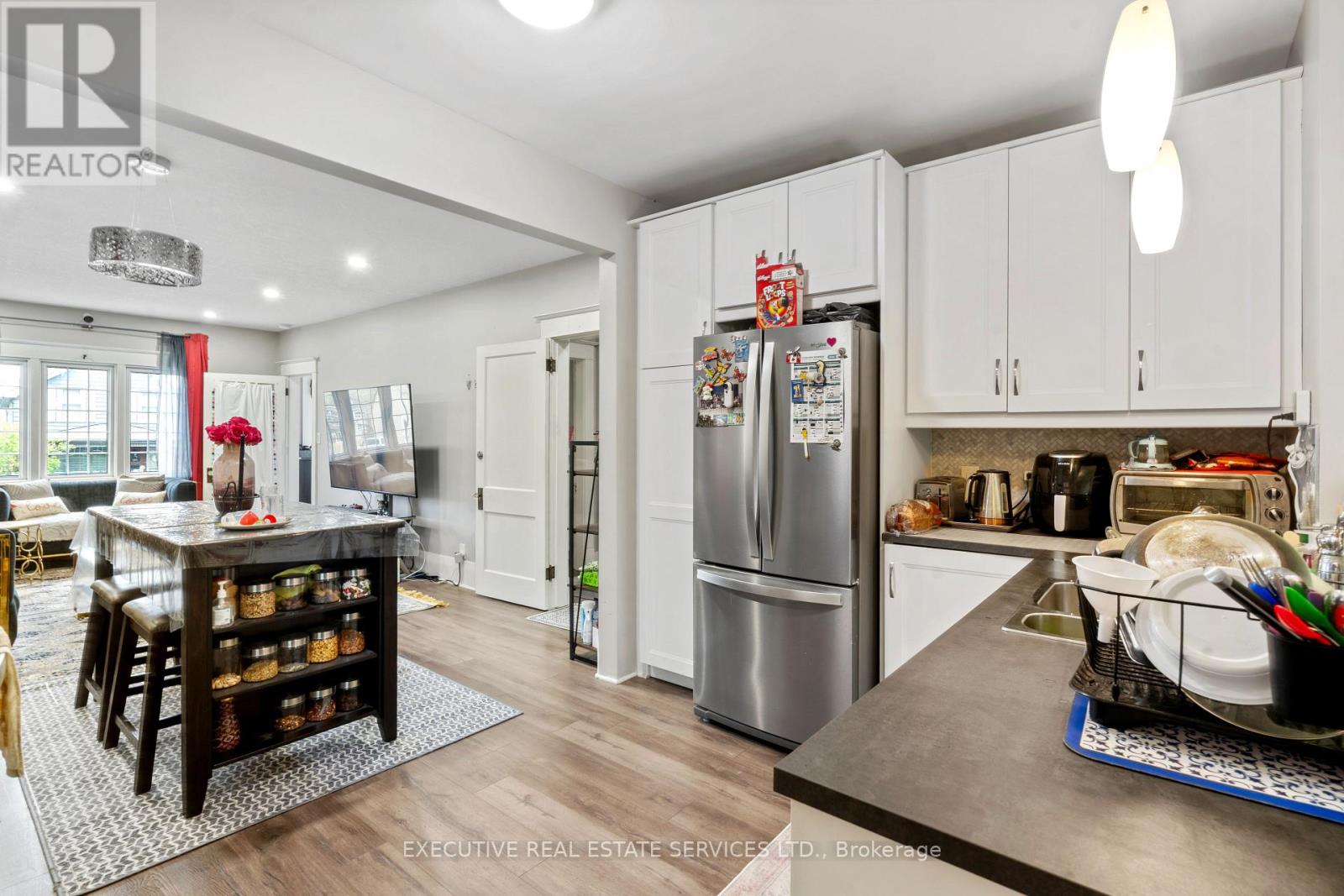 594 Highbury Avenue, London East, Ontario  N5W 4K9 - Photo 12 - X12132398
