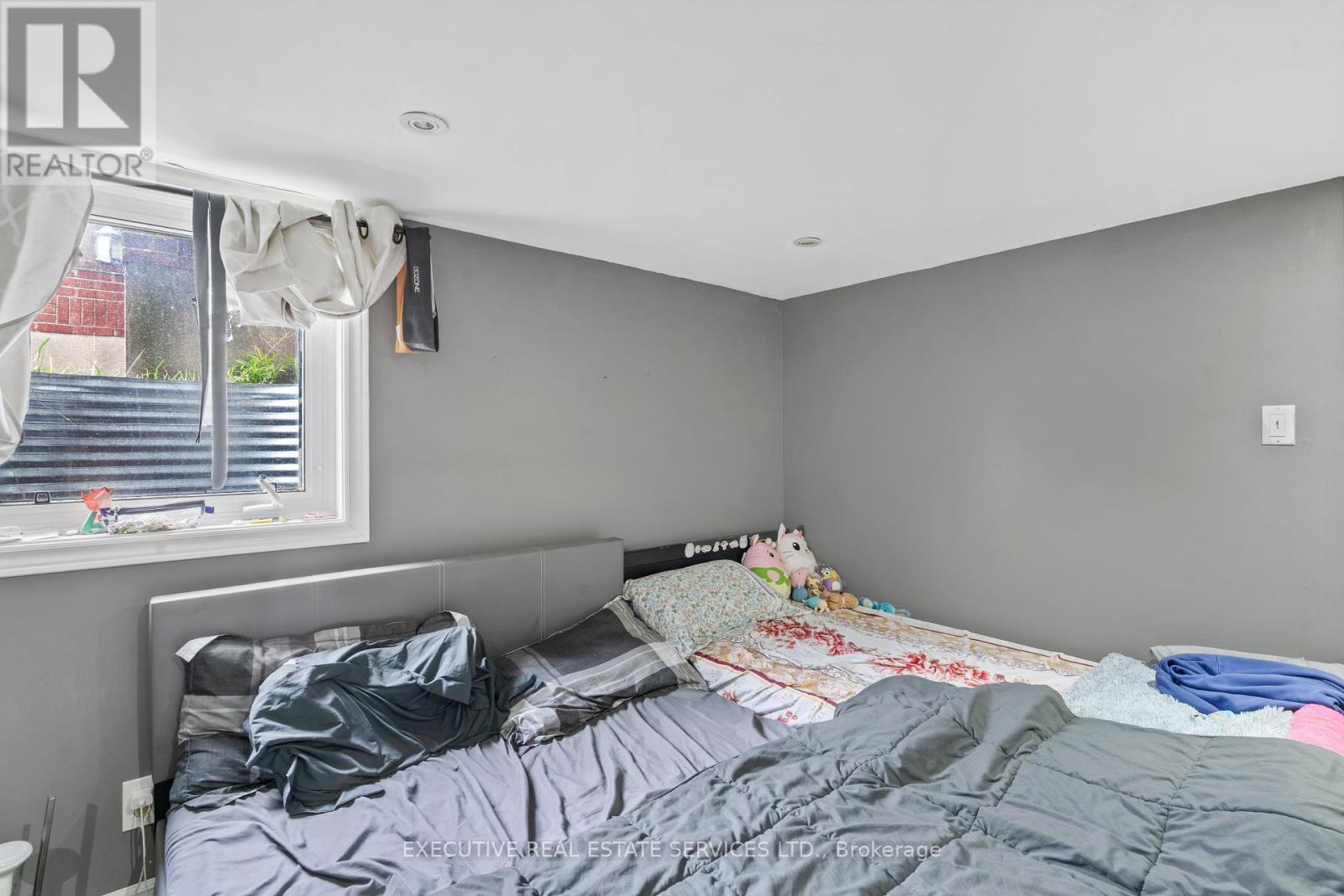 594 Highbury Avenue, London East, Ontario  N5W 4K9 - Photo 24 - X12132398