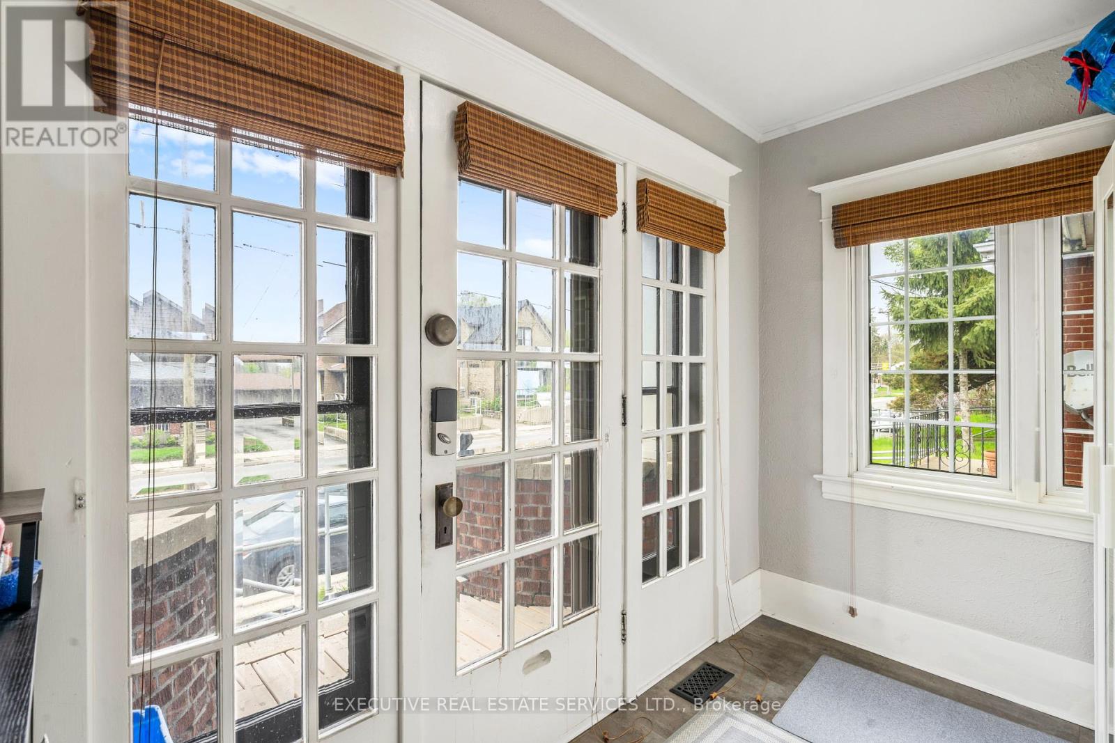 594 Highbury Avenue, London East, Ontario  N5W 4K9 - Photo 3 - X12132398