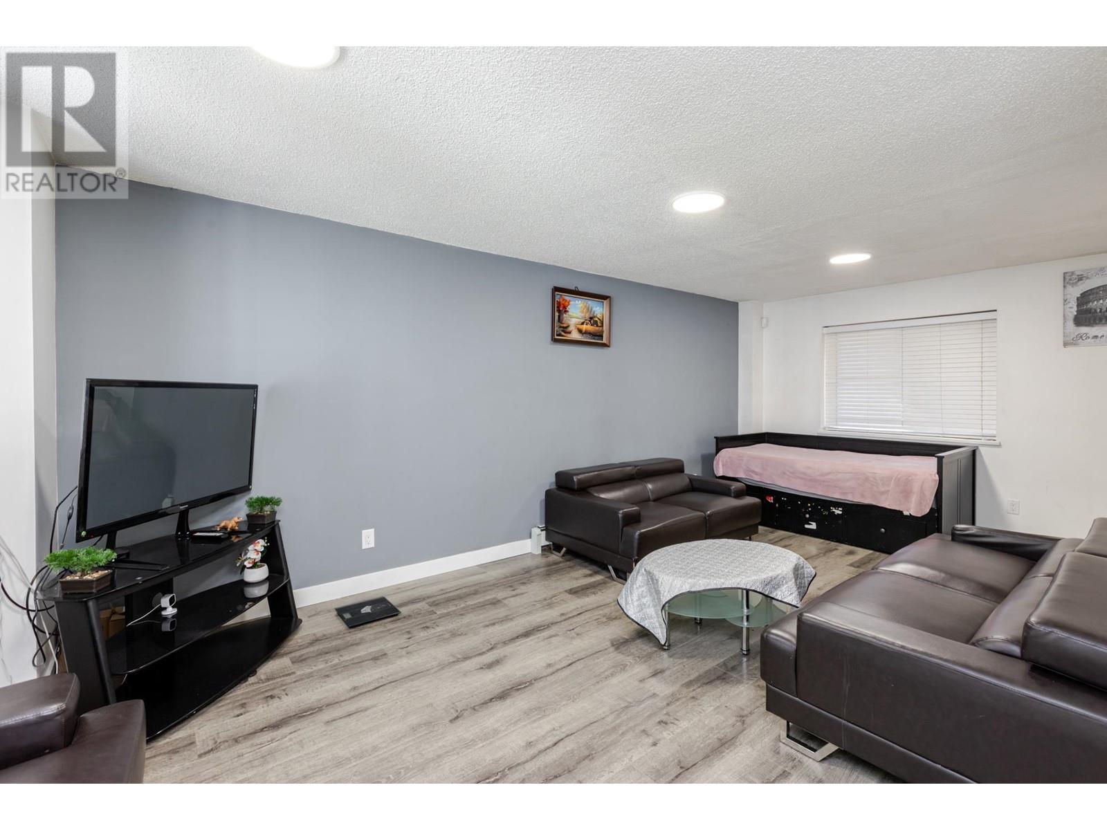 12048 Mcintyre Court, Maple Ridge, British Columbia  V2X 8M8 - Photo 4 - R3000035