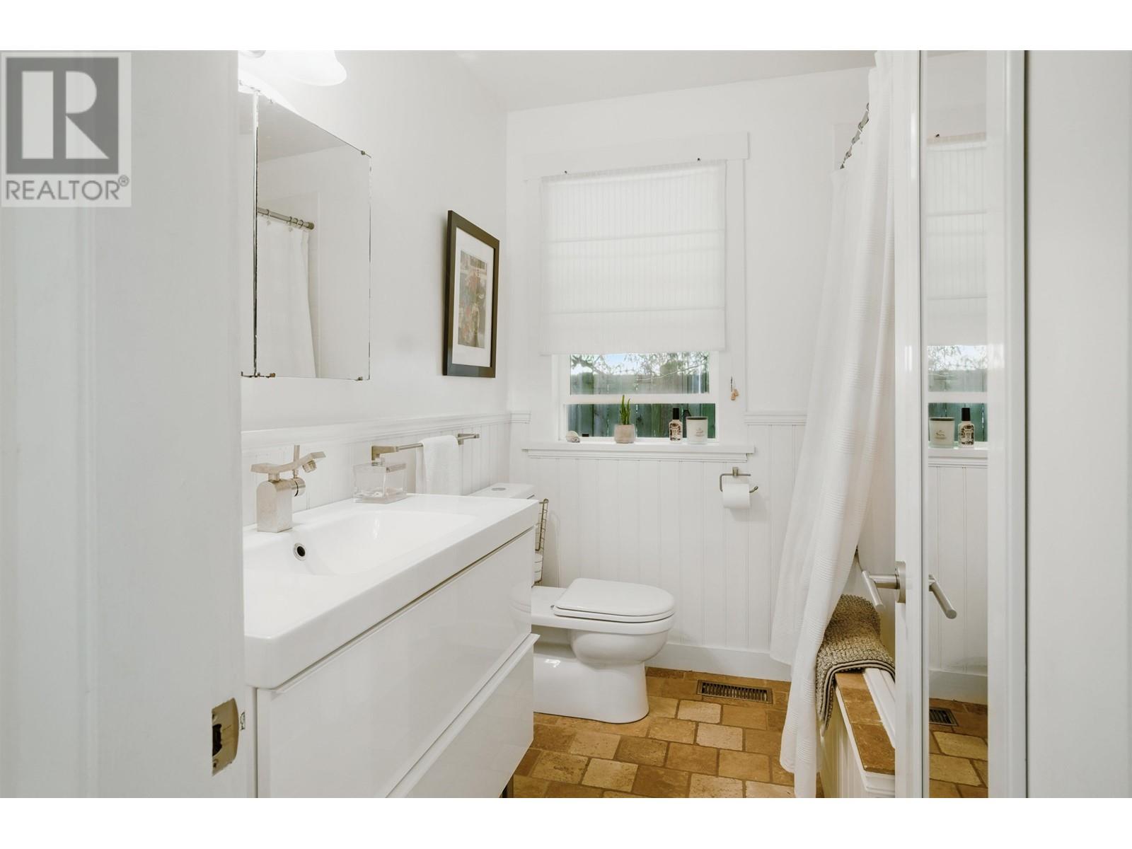 806 Clements Avenue, North Vancouver, British Columbia  V7R 2K7 - Photo 18 - R3000129
