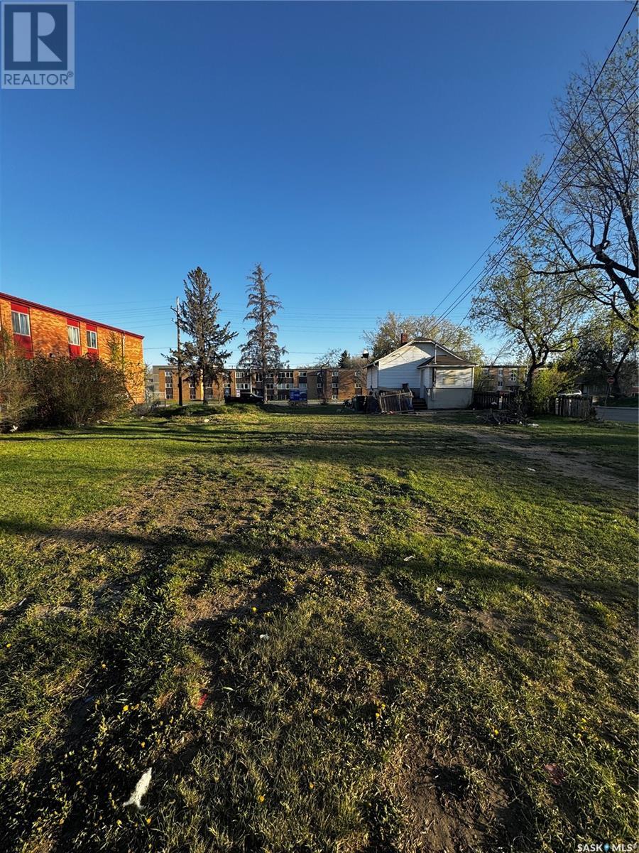 1816 22nd Street W, Saskatoon, Saskatchewan  S7H 0A9 - Photo 2 - SK005006