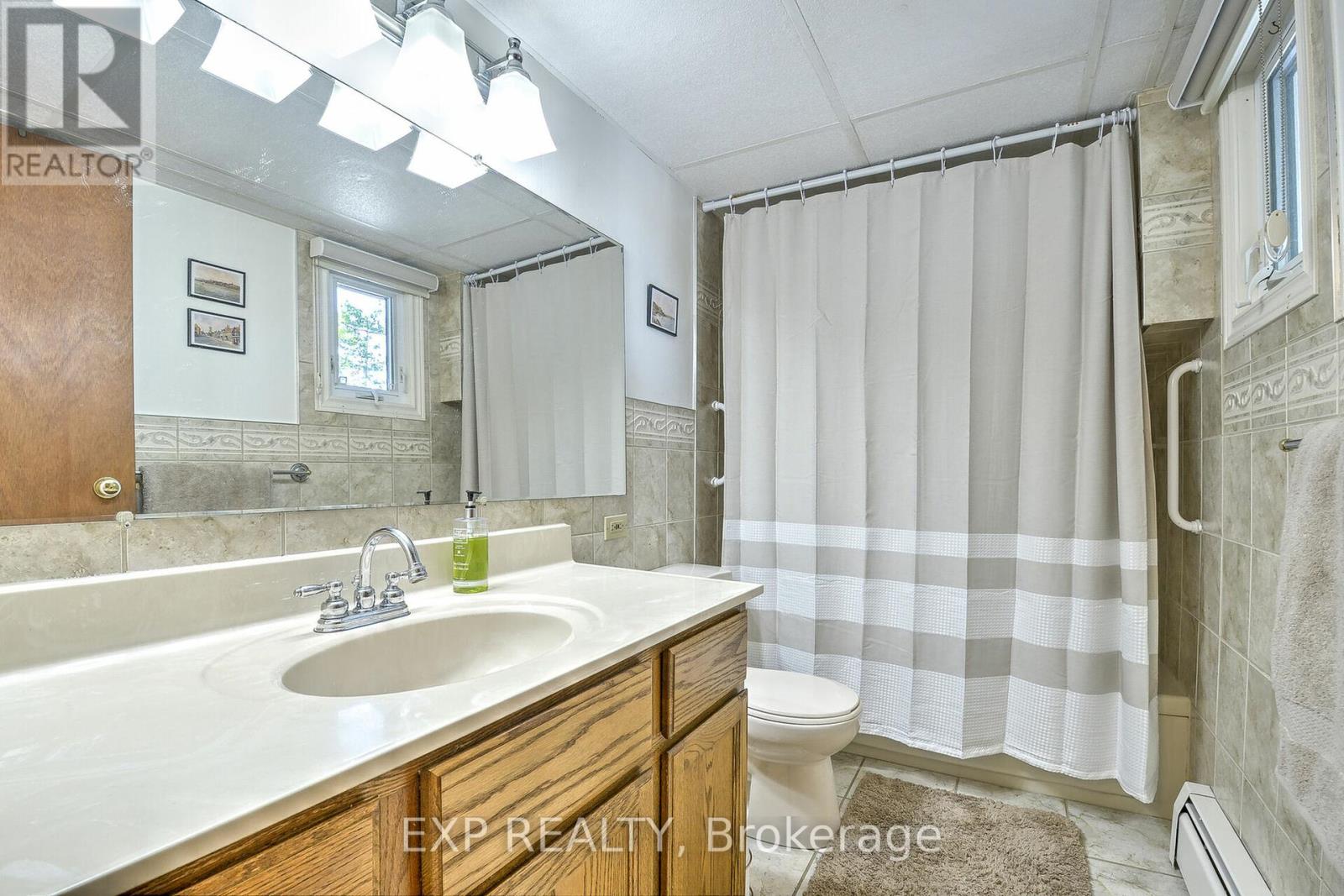 933 Twin Gables Drive Road, Essex, Ontario  N0R 1G0 - Photo 16 - X12132416