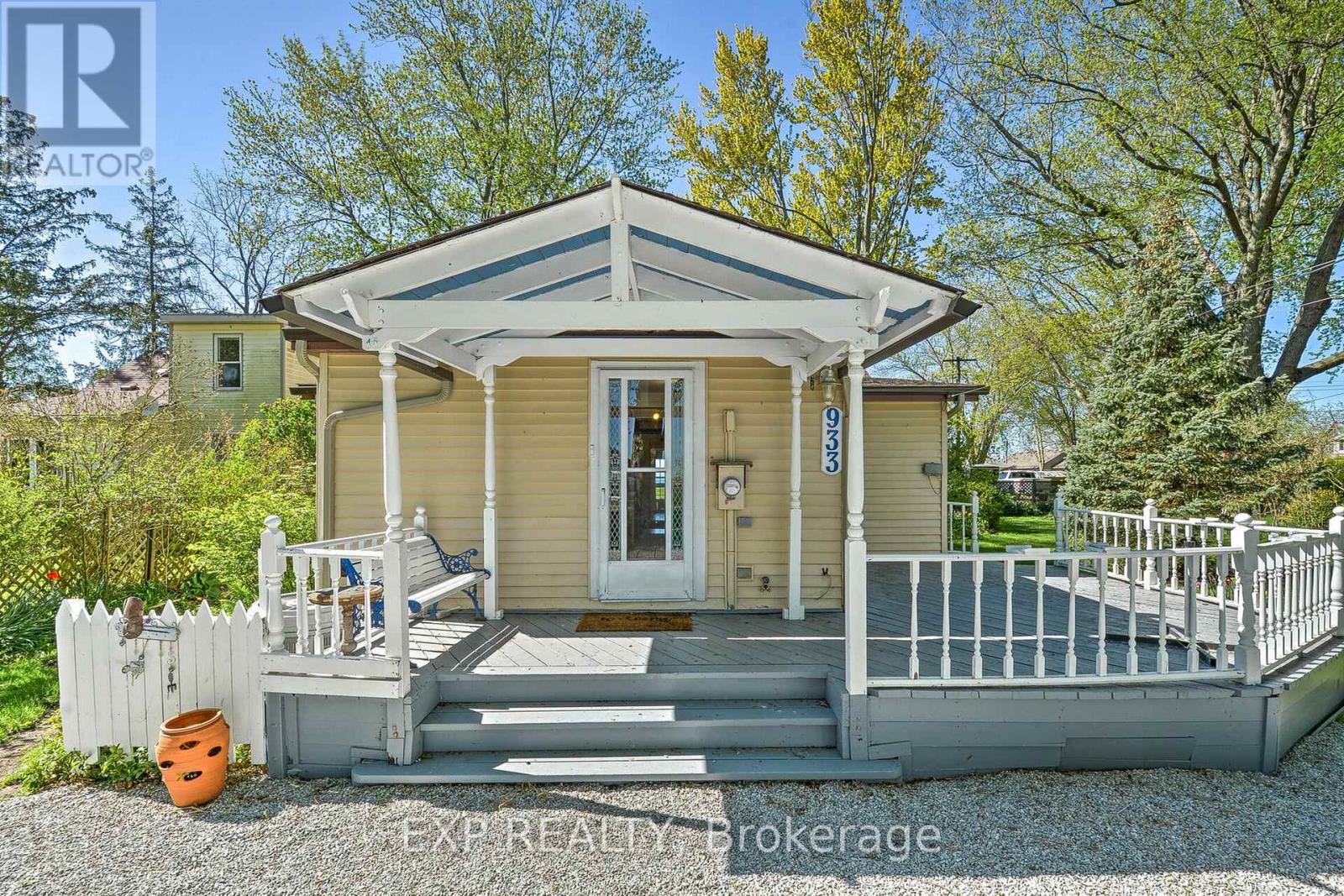 933 Twin Gables Drive Road, Essex, Ontario  N0R 1G0 - Photo 3 - X12132416