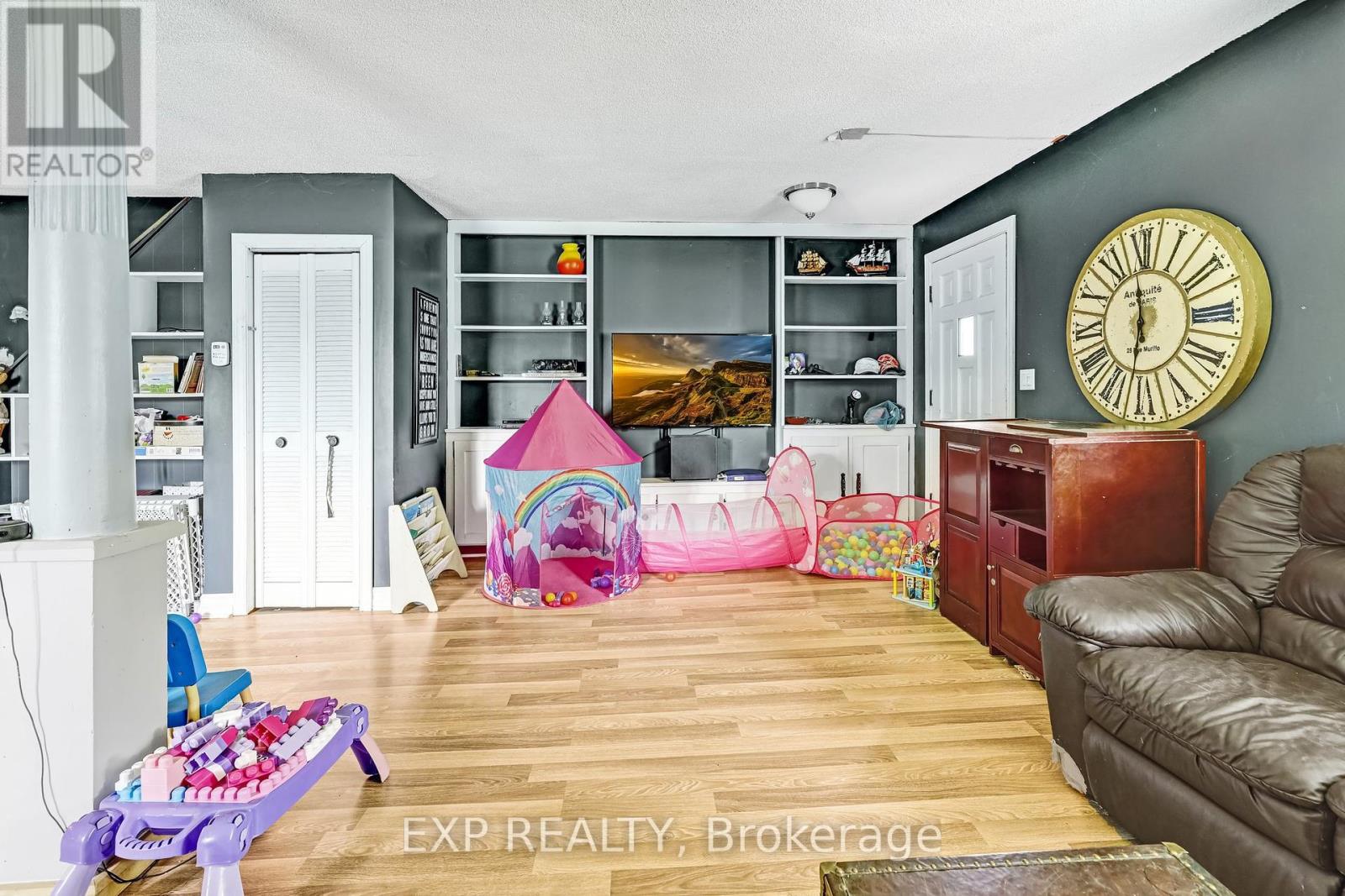 56 Victoria Avenue E, South Huron, Ontario  N0M 1M0 - Photo 10 - X12132432