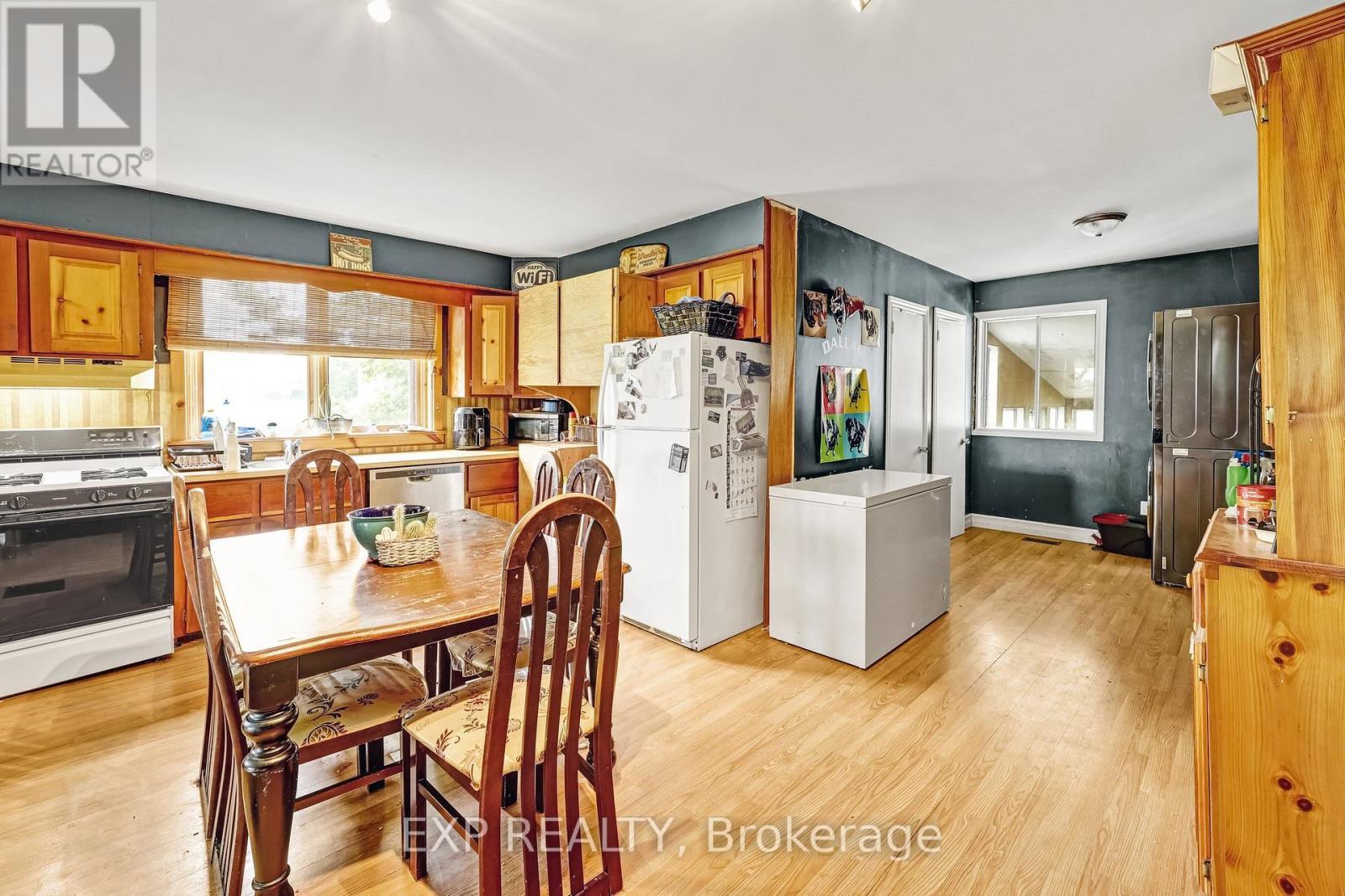 56 Victoria Avenue E, South Huron, Ontario  N0M 1M0 - Photo 12 - X12132432