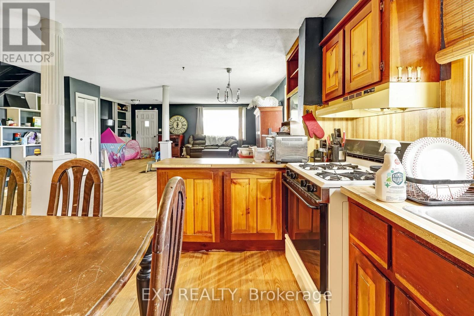 56 Victoria Avenue E, South Huron, Ontario  N0M 1M0 - Photo 15 - X12132432