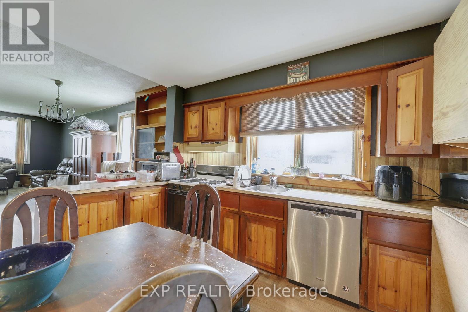 56 Victoria Avenue E, South Huron, Ontario  N0M 1M0 - Photo 16 - X12132432