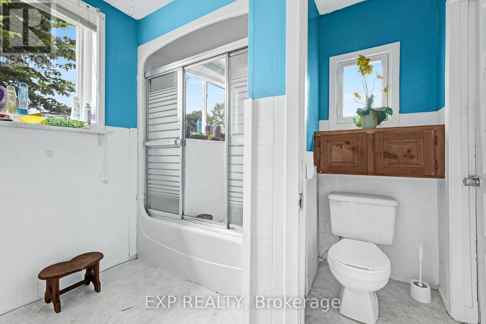 56 Victoria Avenue E, South Huron, Ontario  N0M 1M0 - Photo 22 - X12132432