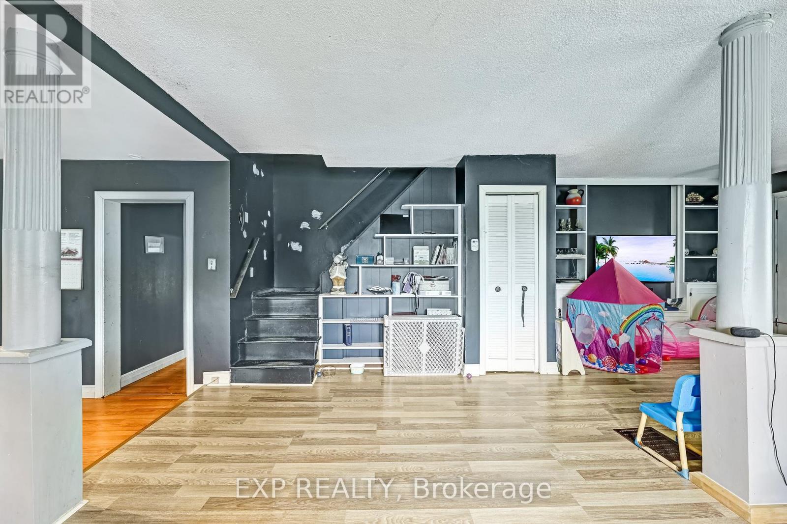 56 Victoria Avenue E, South Huron, Ontario  N0M 1M0 - Photo 4 - X12132432